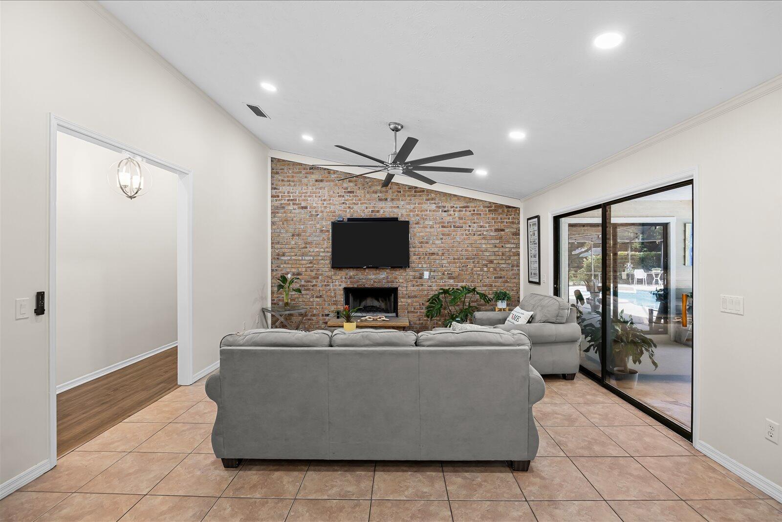 Ver detalles 3603 4 / 3 2356 sq. ft. $ 2026-06-11 0 foto