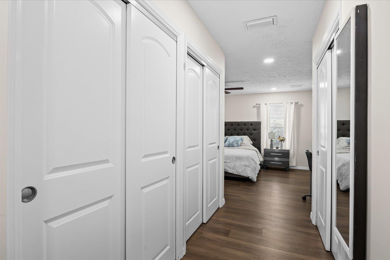 Ver detalles 3603 4 / 3 2356 sq. ft. $ 2026-06-11 0 foto