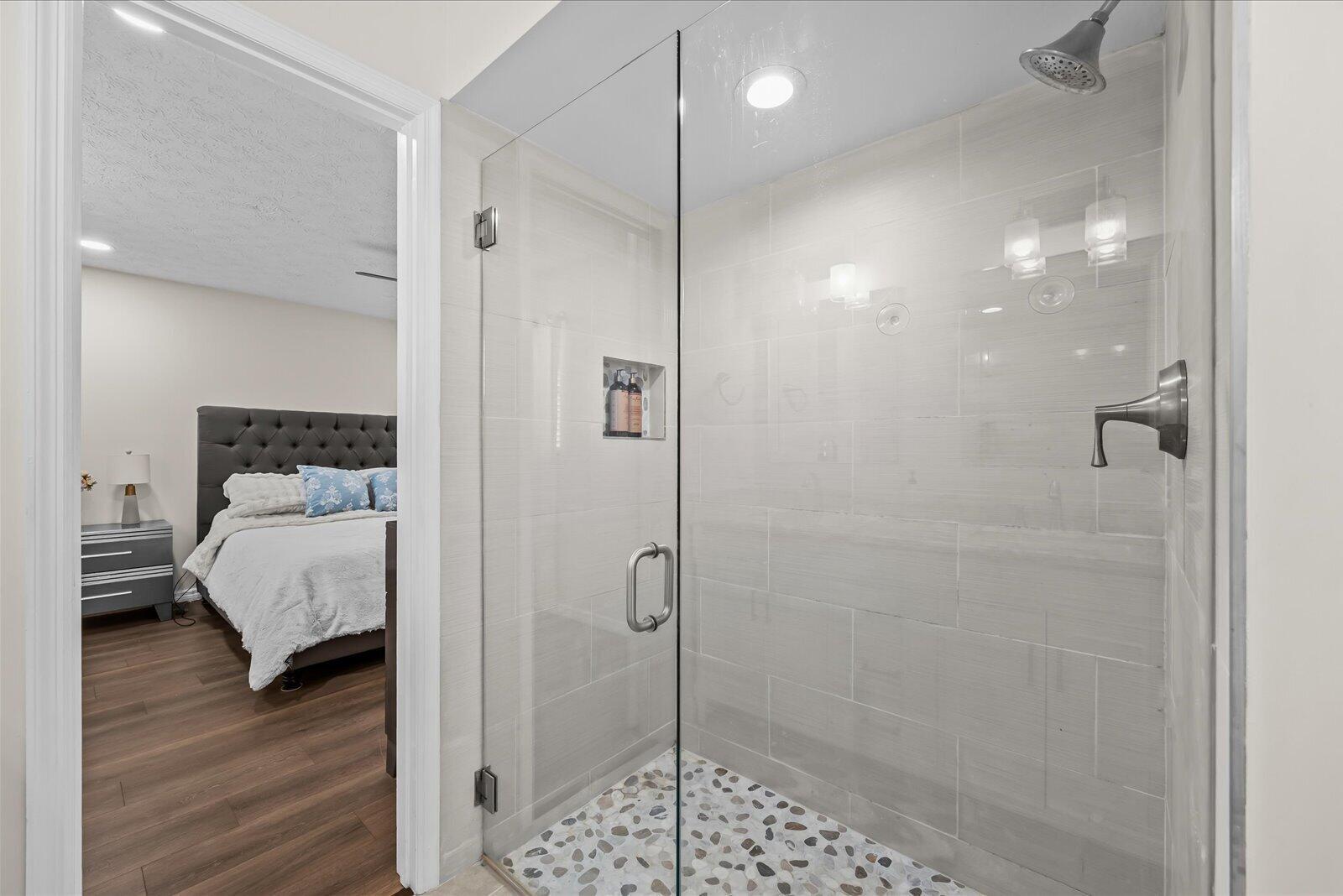 Ver detalles 3603 4 / 3 2356 sq. ft. $ 2026-06-11 0 foto