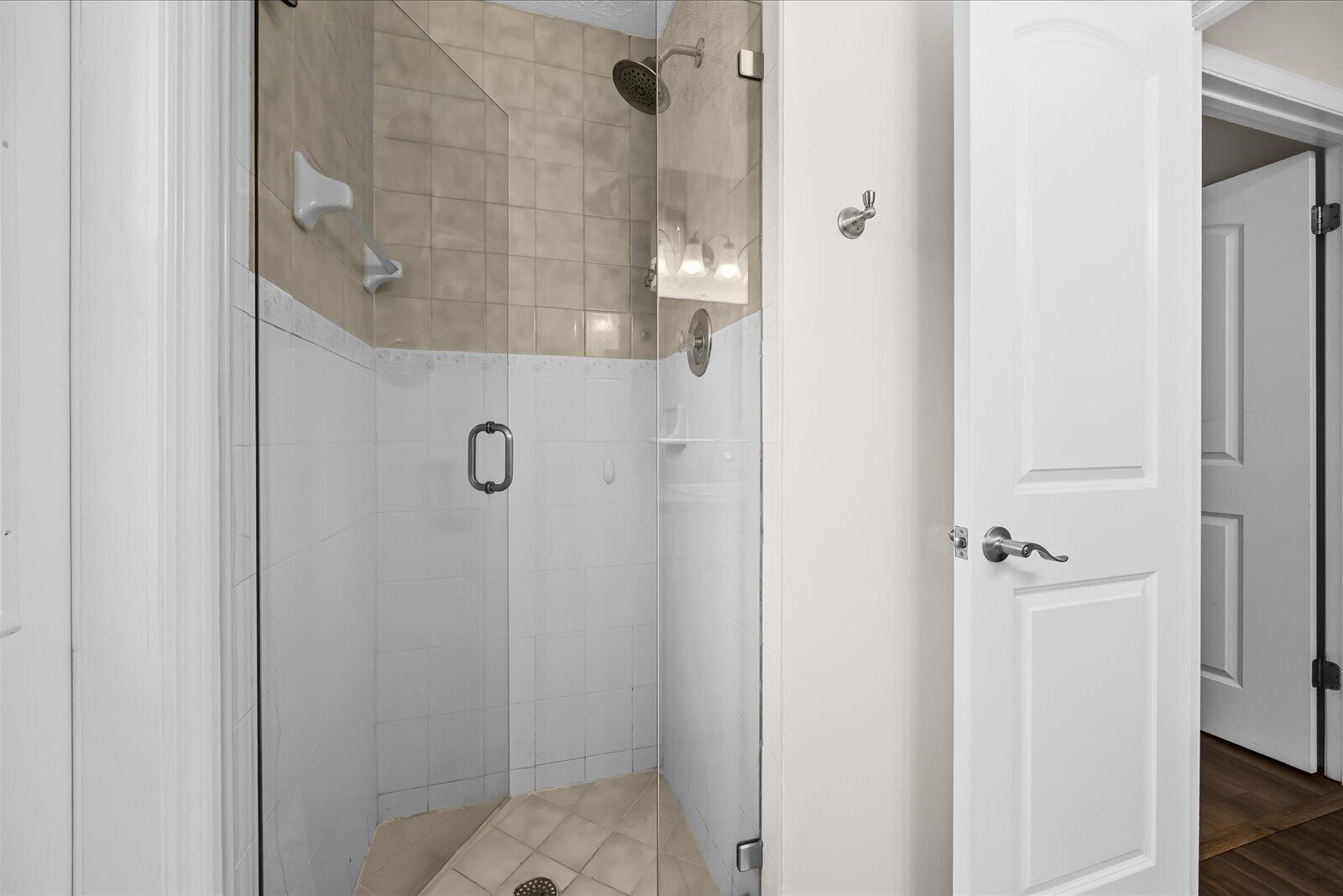 Ver detalles 3603 4 / 3 2356 sq. ft. $ 2026-06-11 0 foto