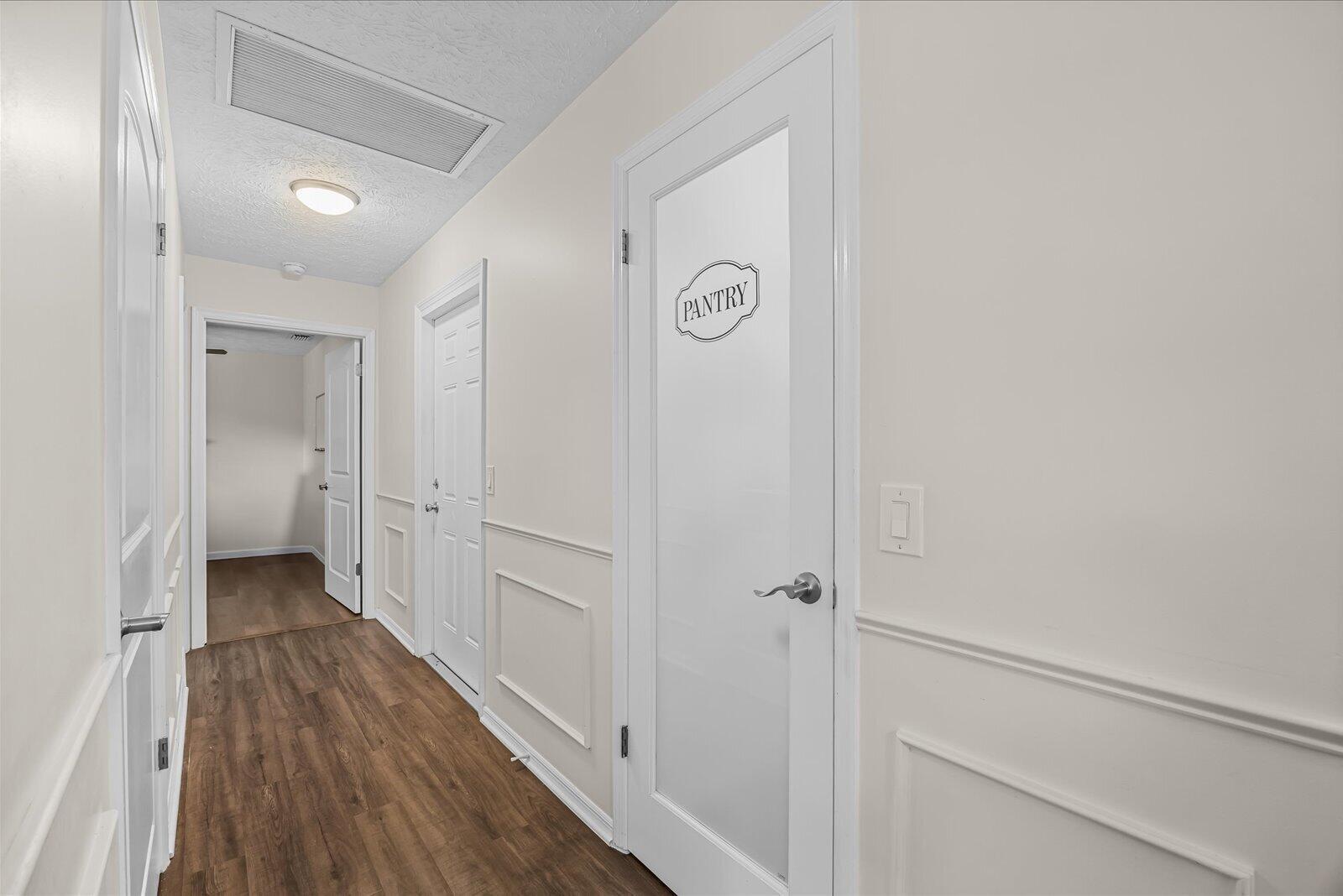 Ver detalles 3603 4 / 3 2356 sq. ft. $ 2026-06-11 0 foto