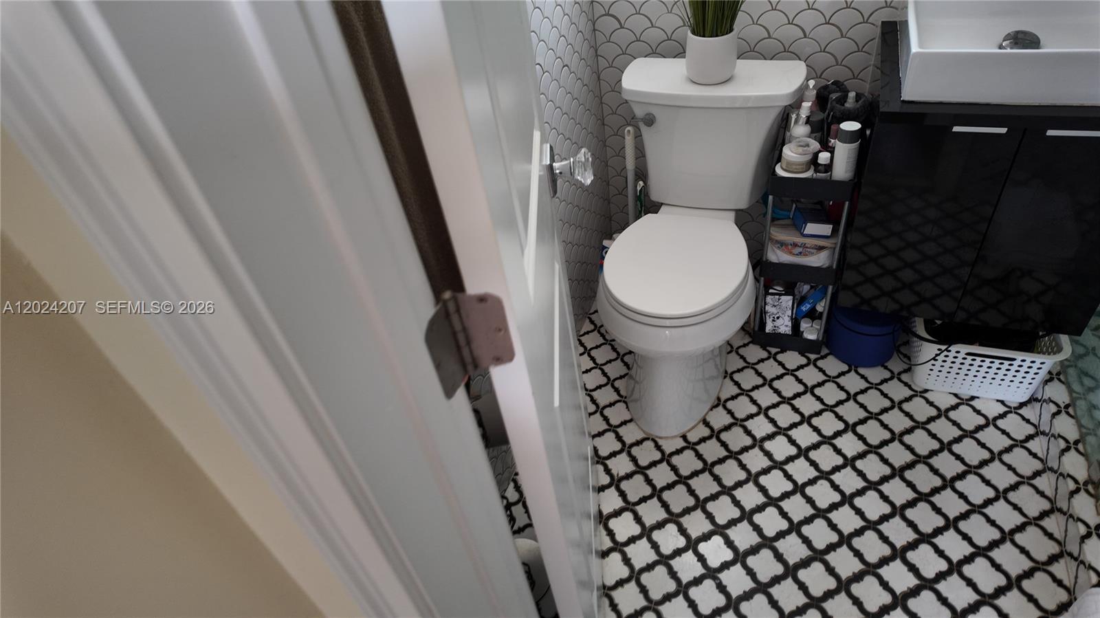 Ver detalles 6 1 / 1 582 sq. ft. $ 2026-05-22 0 foto