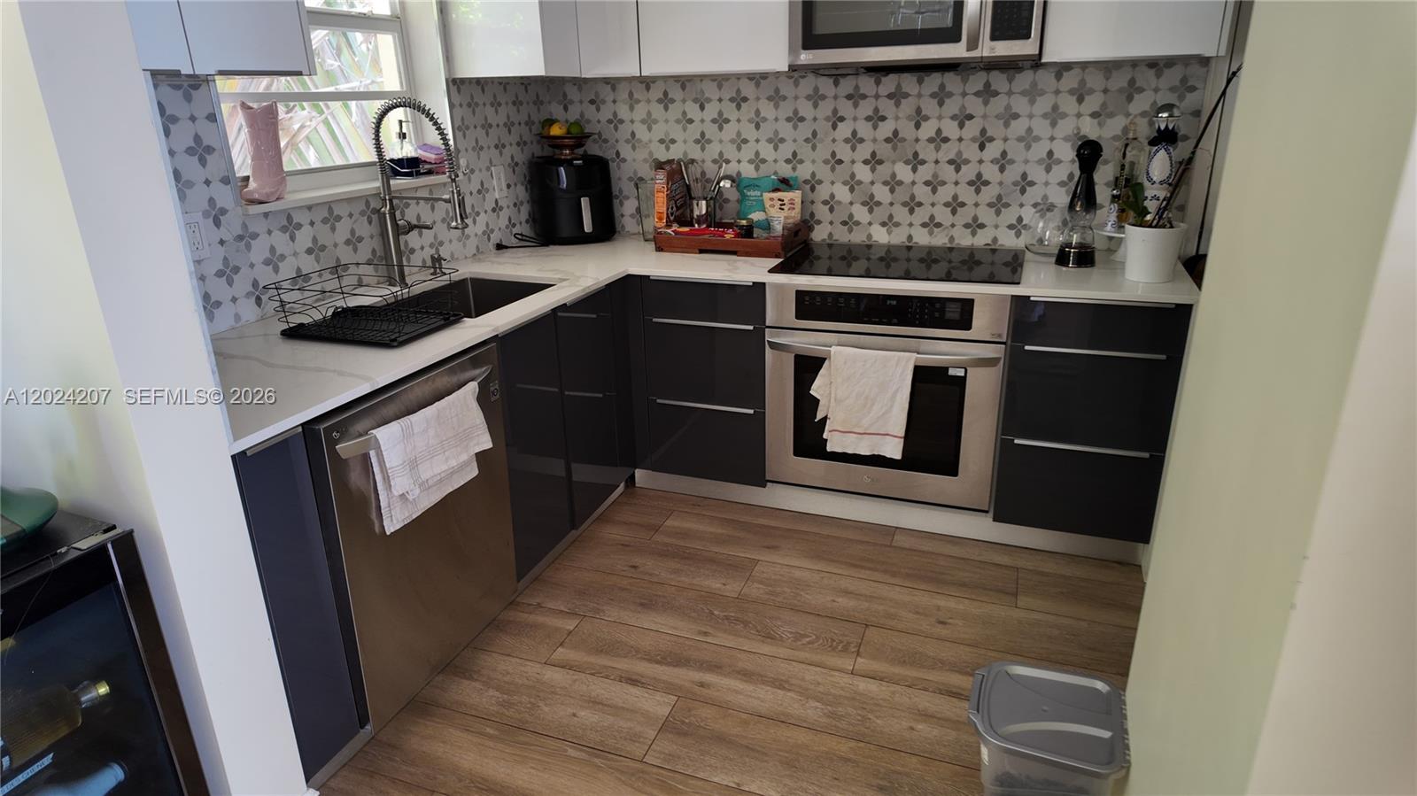 Ver detalles 6 1 / 1 582 sq. ft. $ 2026-05-22 0 foto