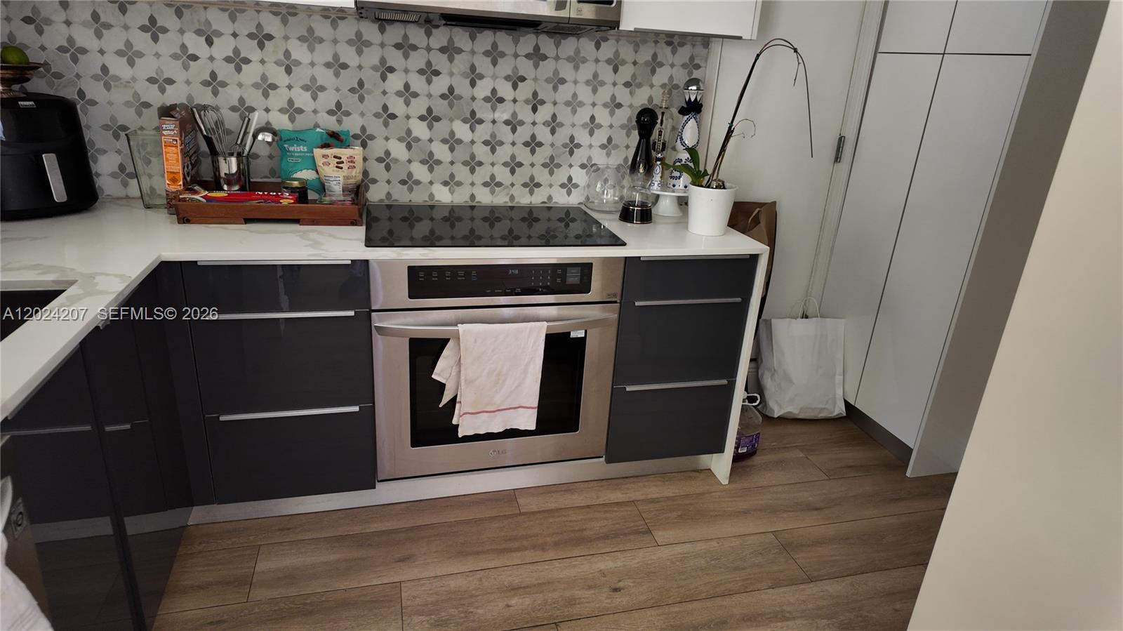 Ver detalles 6 1 / 1 582 sq. ft. $ 2026-05-22 0 foto