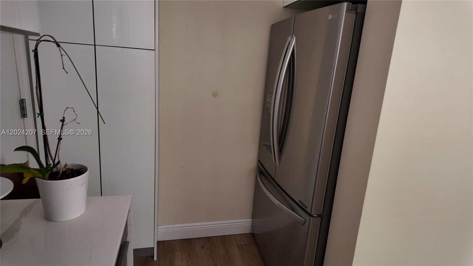 Ver detalles 6 1 / 1 582 sq. ft. $ 2026-05-22 0 foto