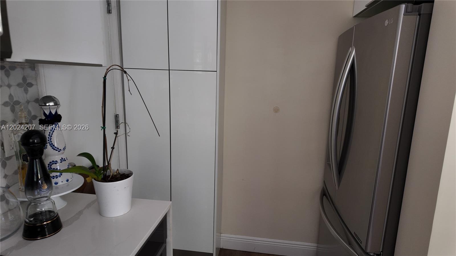 Ver detalles 6 1 / 1 582 sq. ft. $ 2026-05-22 0 foto