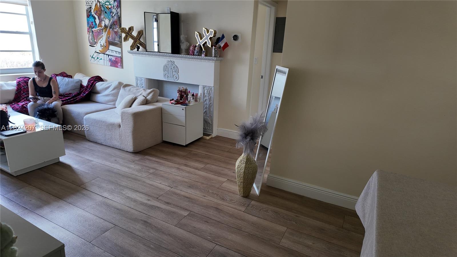 Ver detalles 6 1 / 1 582 sq. ft. $ 2026-05-22 0 foto