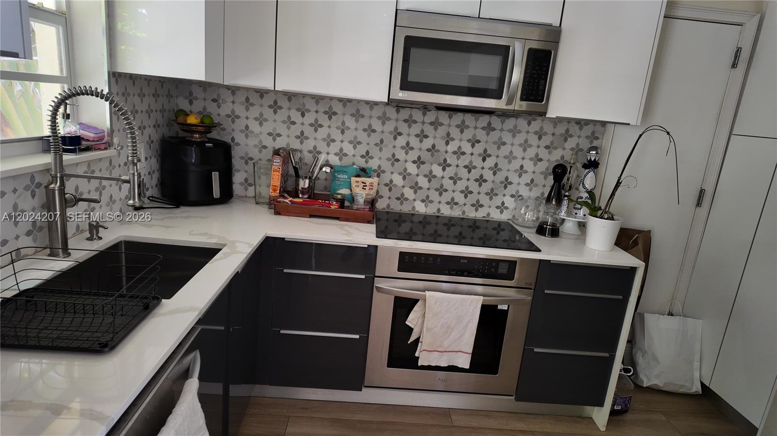 Ver detalles 6 1 / 1 582 sq. ft. $ 2026-05-22 0 foto