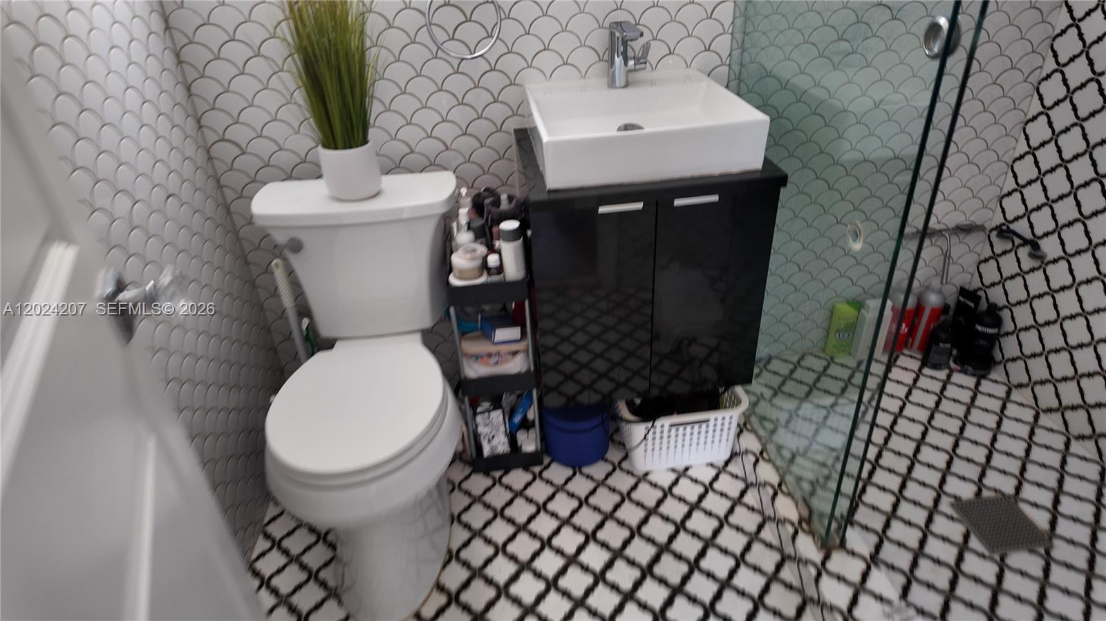 Ver detalles 6 1 / 1 582 sq. ft. $ 2026-05-22 0 foto