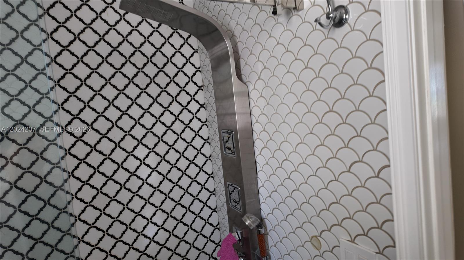Ver detalles 6 1 / 1 582 sq. ft. $ 2026-05-22 0 foto