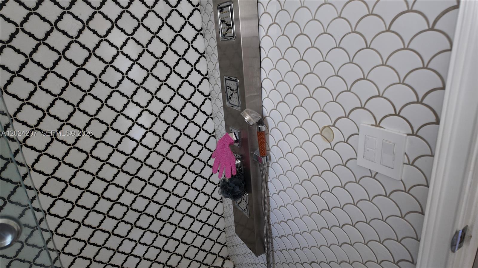 Ver detalles 6 1 / 1 582 sq. ft. $ 2026-05-22 0 foto