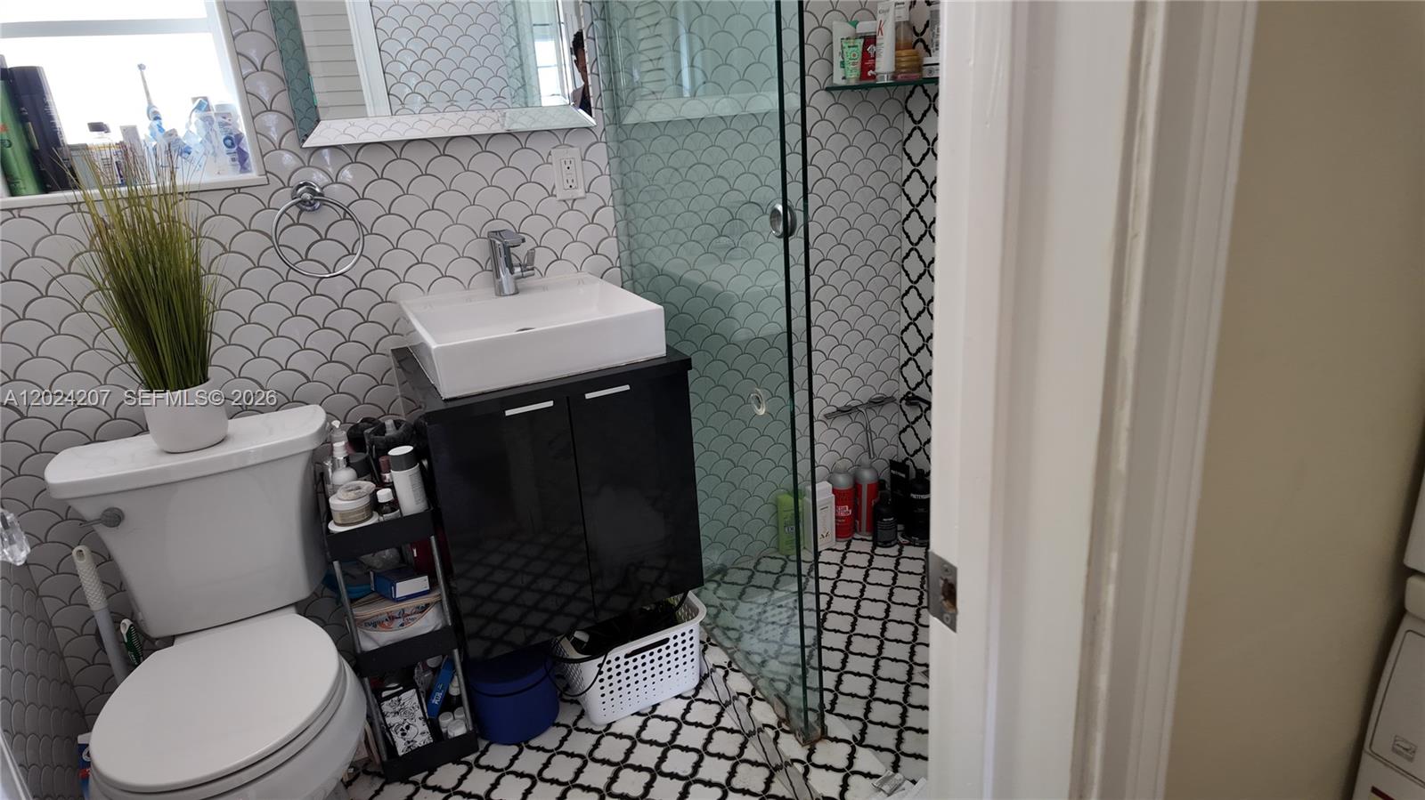 Ver detalles 6 1 / 1 582 sq. ft. $ 2026-05-22 0 foto
