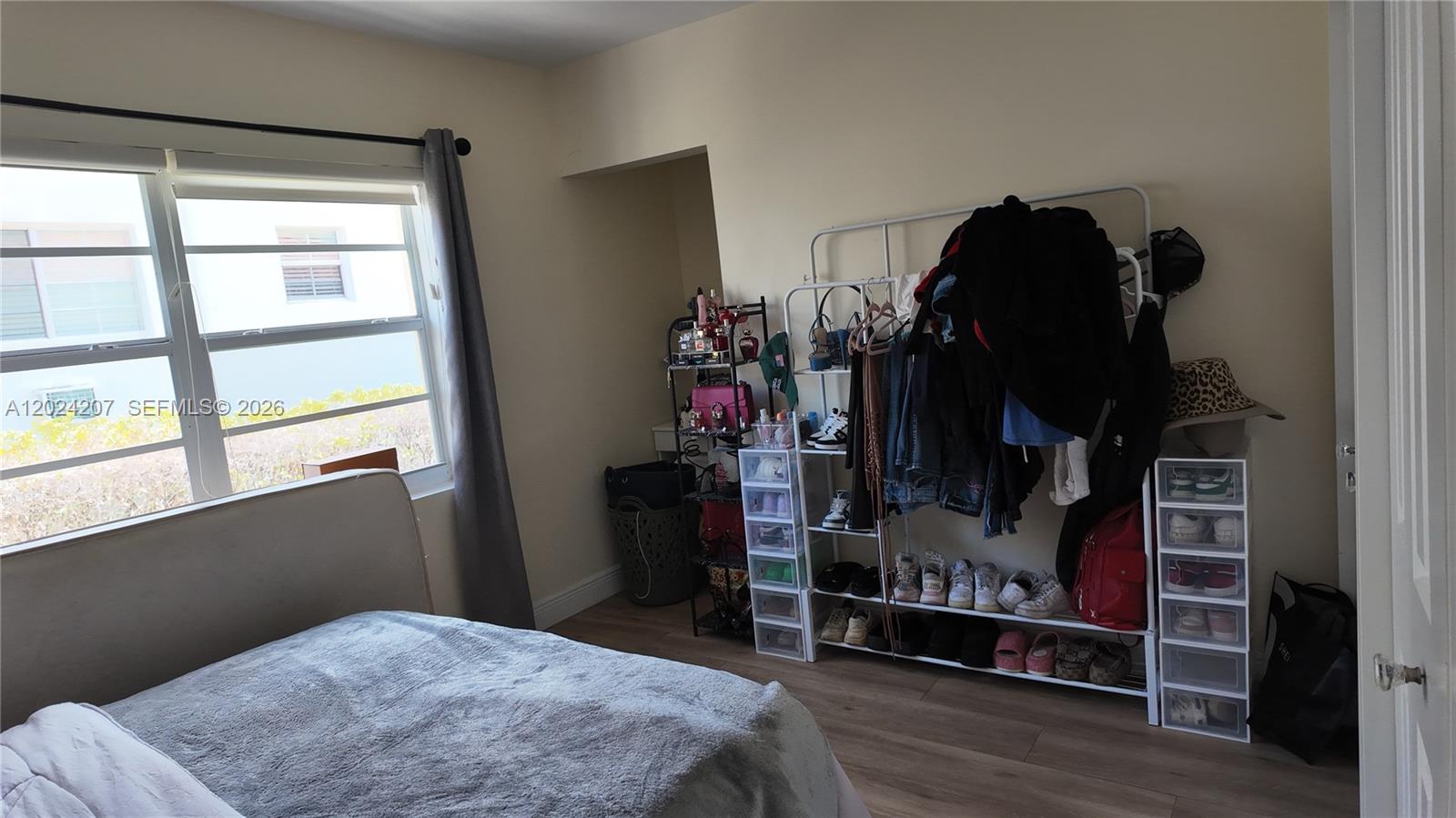 Ver detalles 6 1 / 1 582 sq. ft. $ 2026-05-22 0 foto