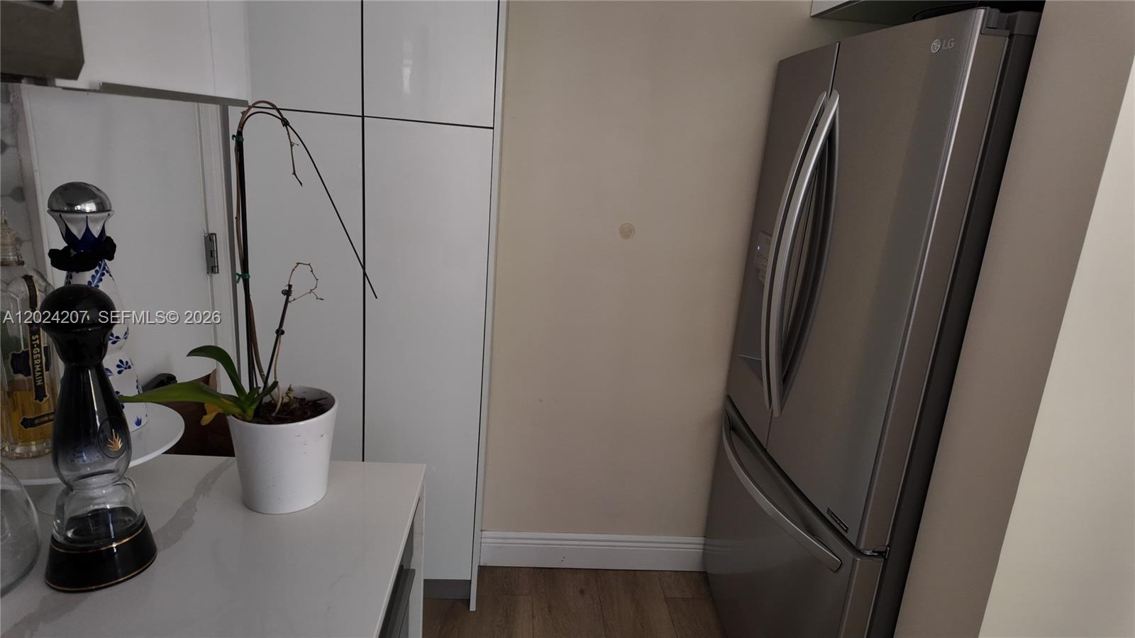 Ver detalles 6 1 / 1 582 sq. ft. $ 2026-05-22 0 foto