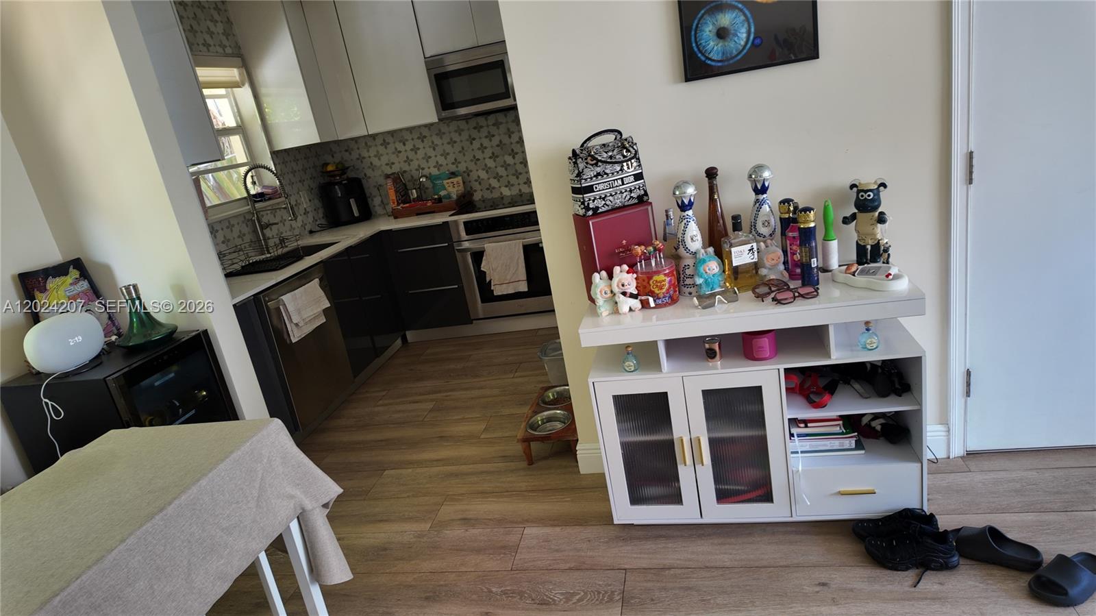 Ver detalles 6 1 / 1 582 sq. ft. $ 2026-05-22 0 foto