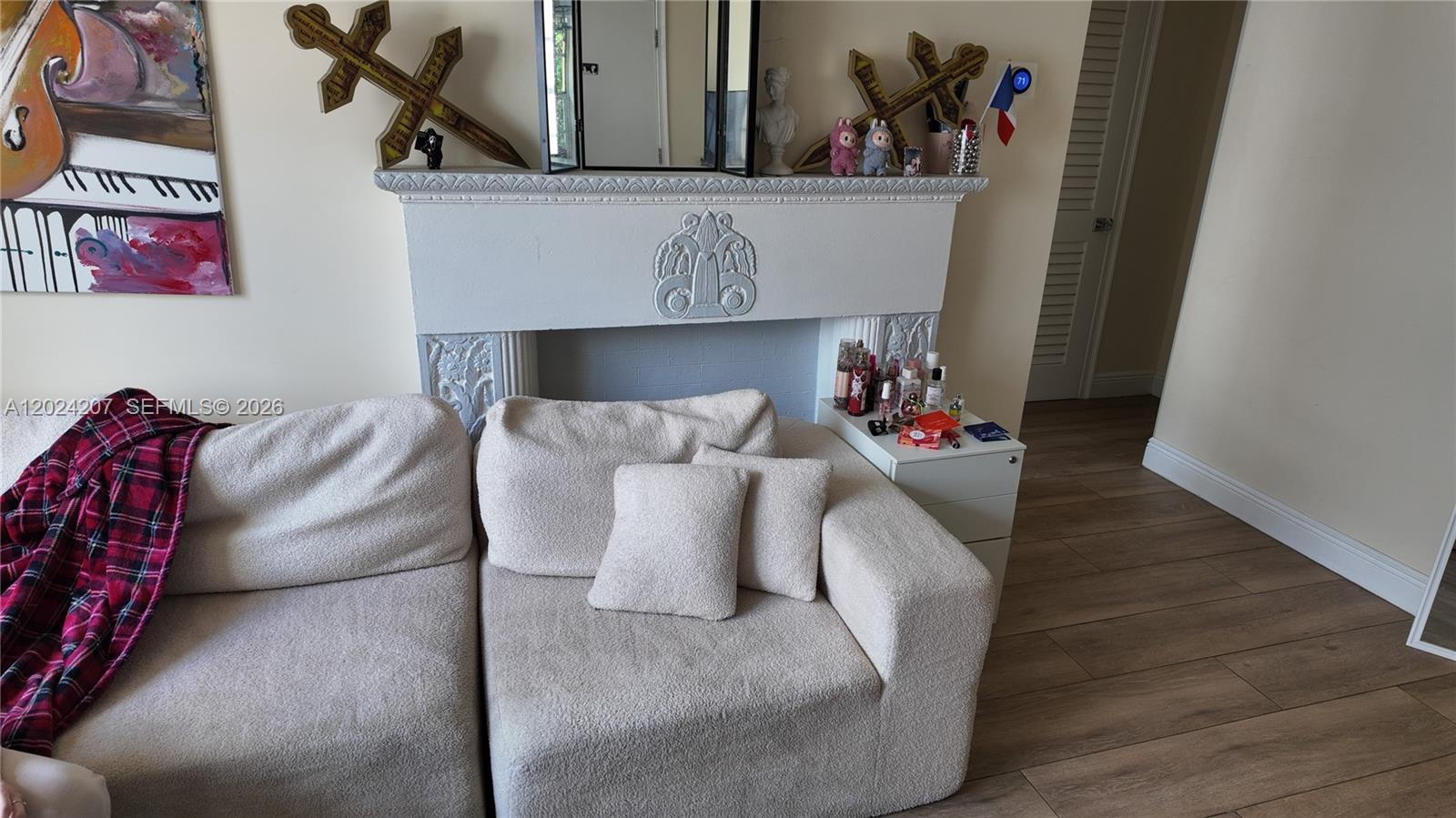 Ver detalles 6 1 / 1 582 sq. ft. $ 2026-05-22 0 foto