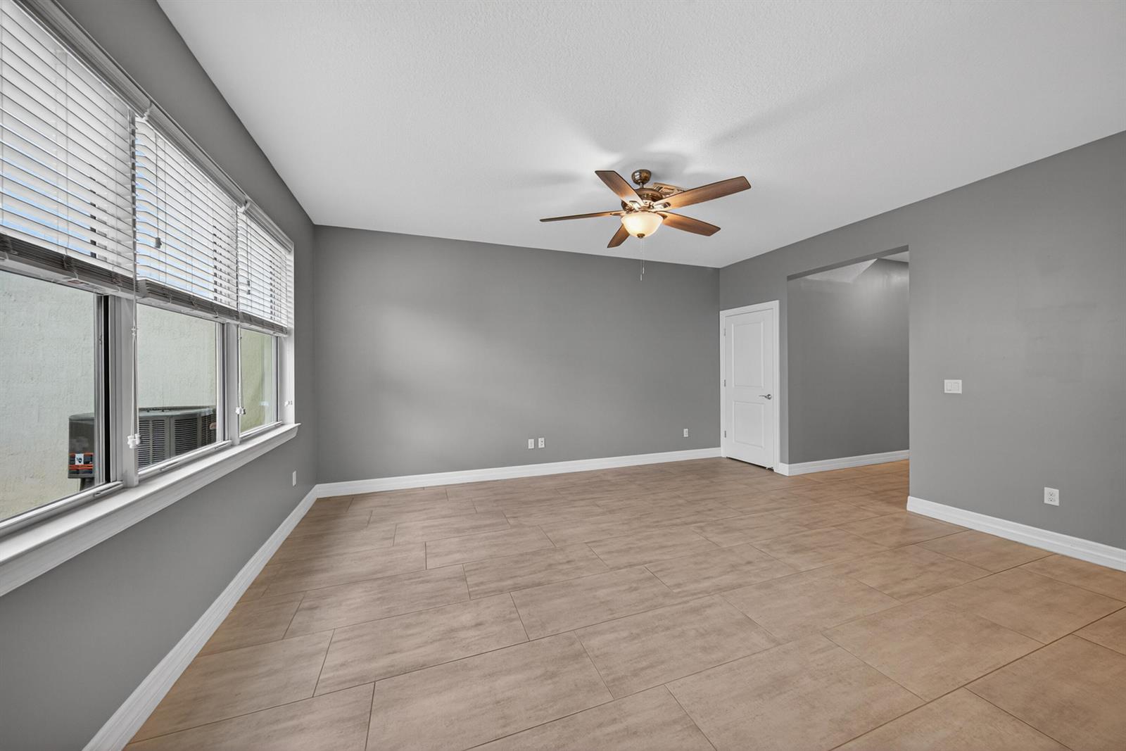 See details 4715 3 / 1776 sq. ft. $ 2026-06-04 0 Photo