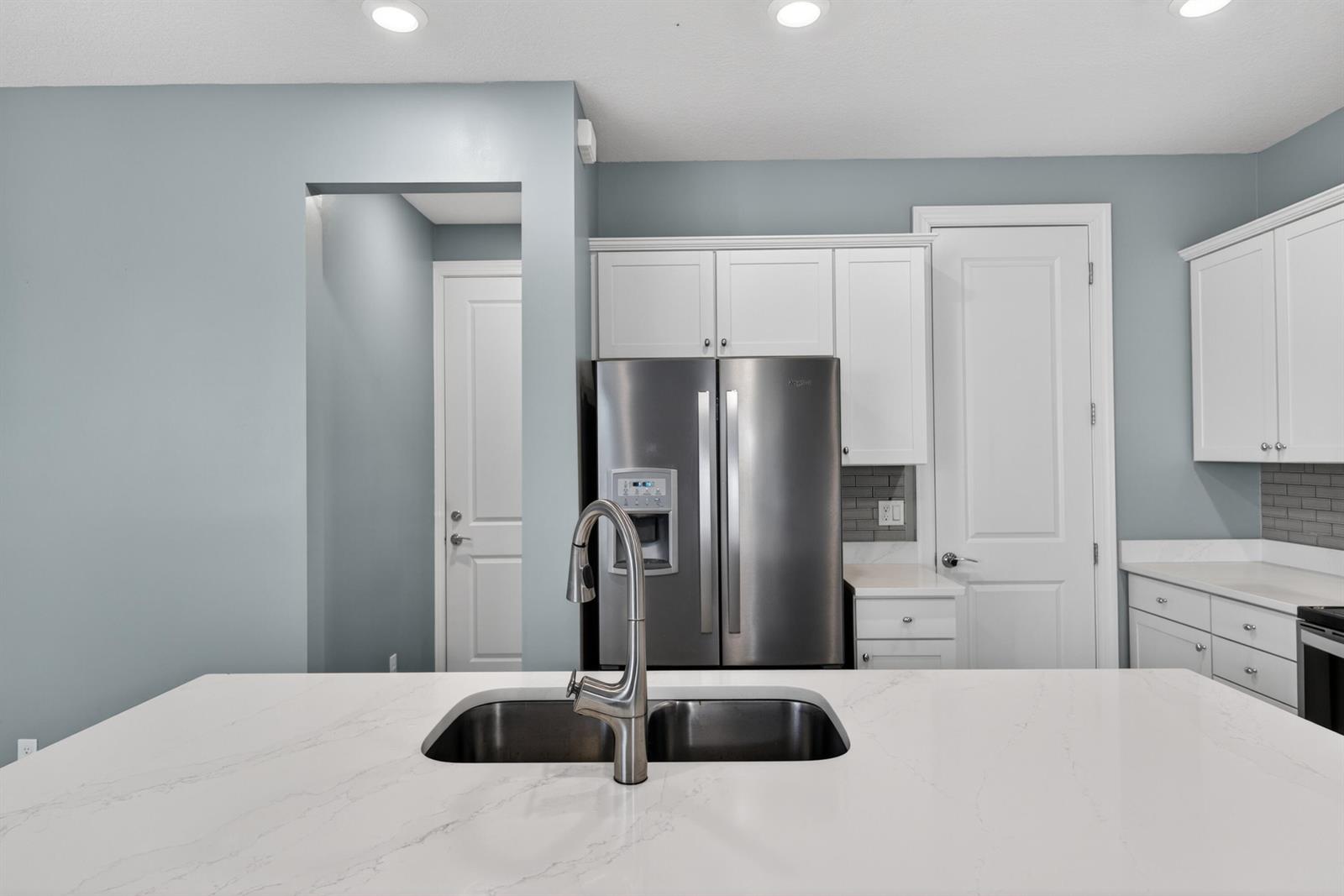 See details 4715 3 / 1776 sq. ft. $ 2026-06-04 0 Photo