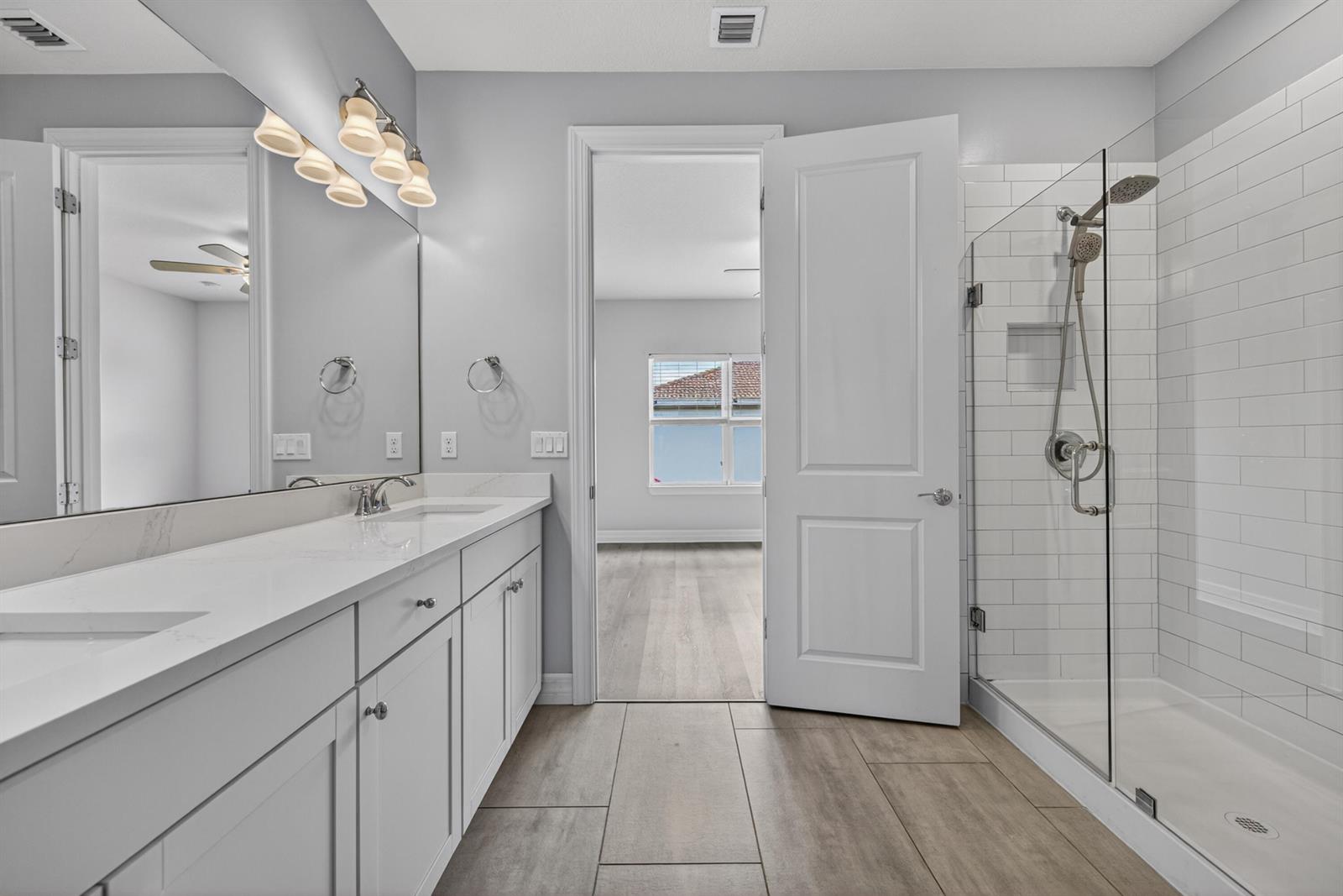 See details 4715 3 / 1776 sq. ft. $ 2026-06-04 0 Photo