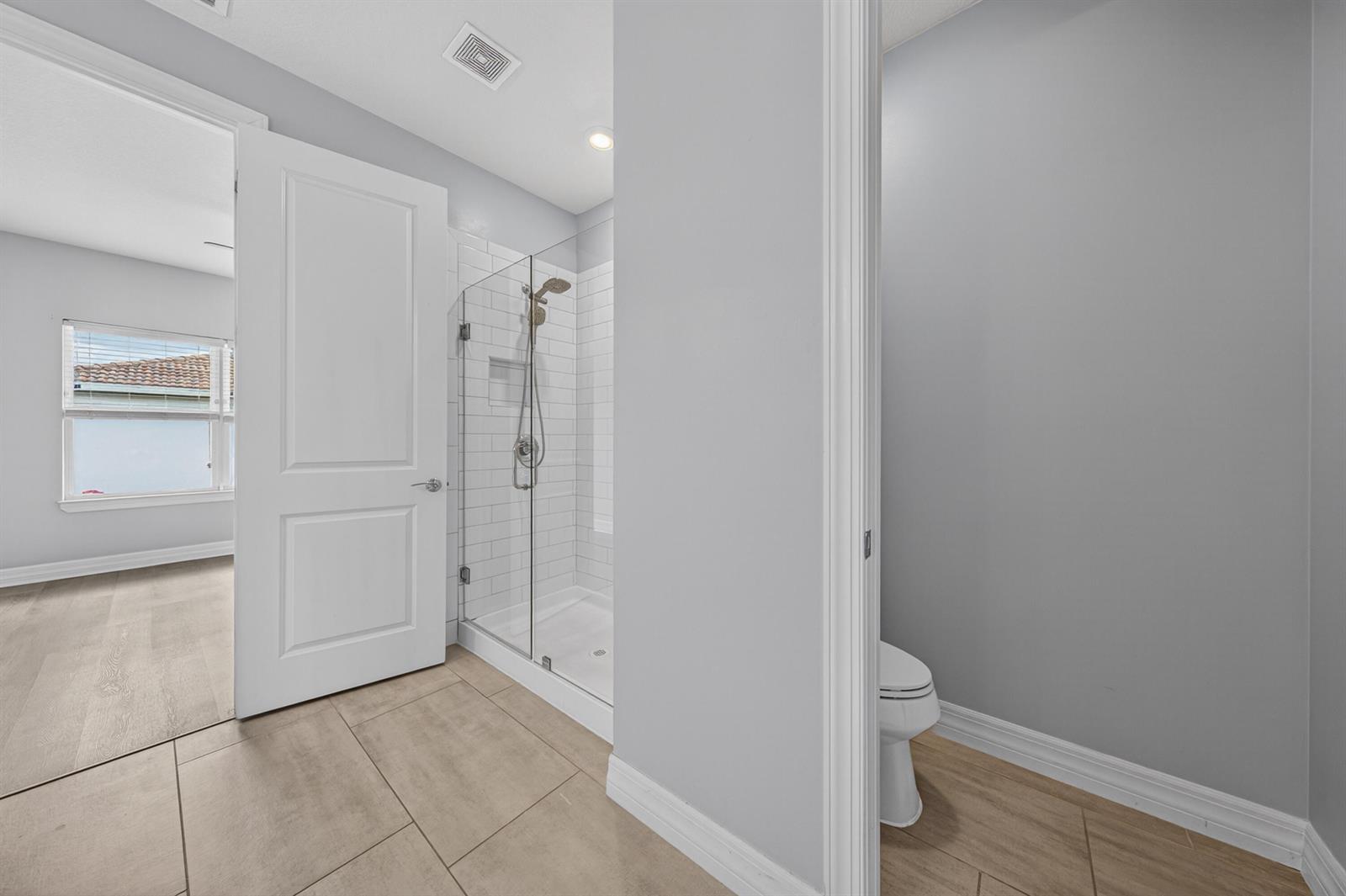 See details 4715 3 / 1776 sq. ft. $ 2026-06-04 0 Photo