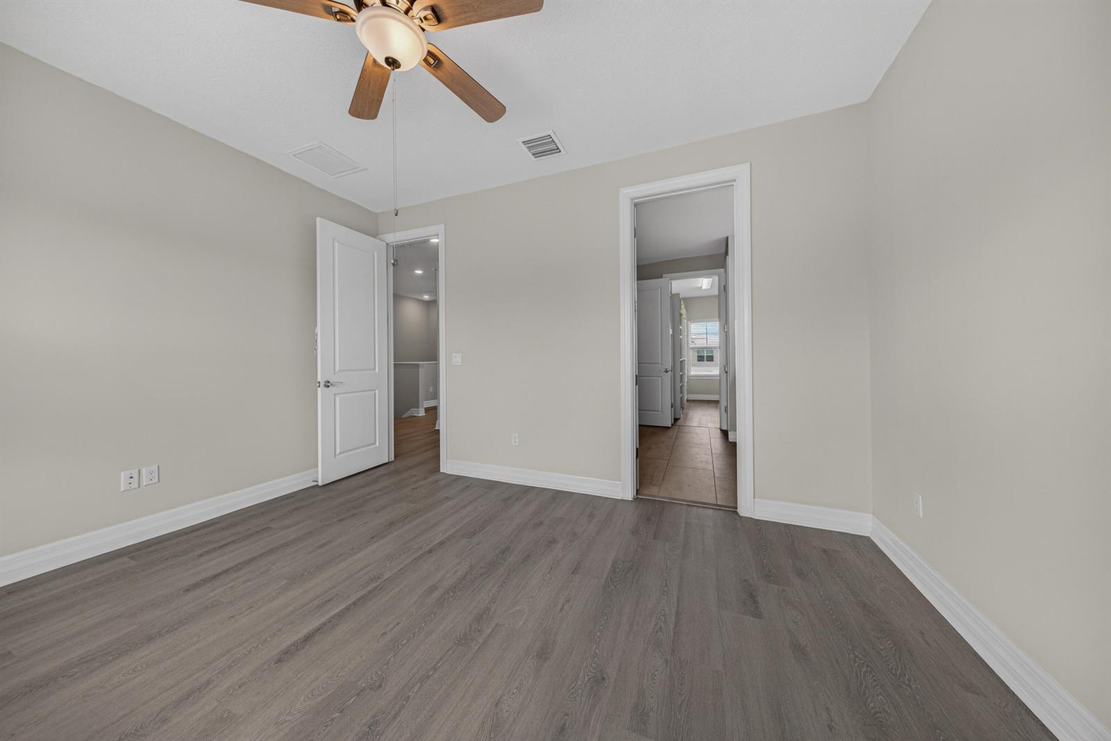 See details 4715 3 / 1776 sq. ft. $ 2026-06-04 0 Photo