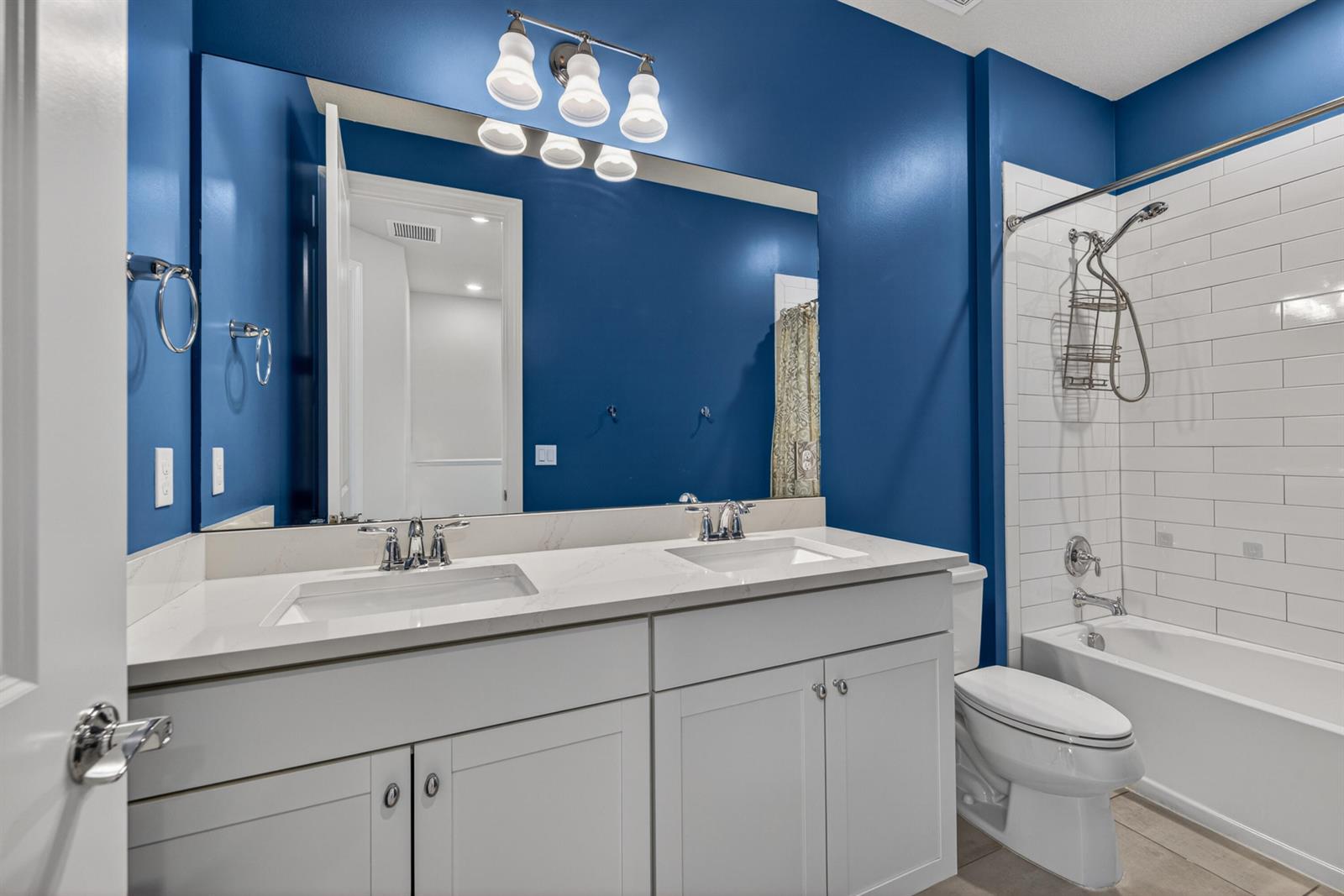 See details 4715 3 / 1776 sq. ft. $ 2026-06-04 0 Photo