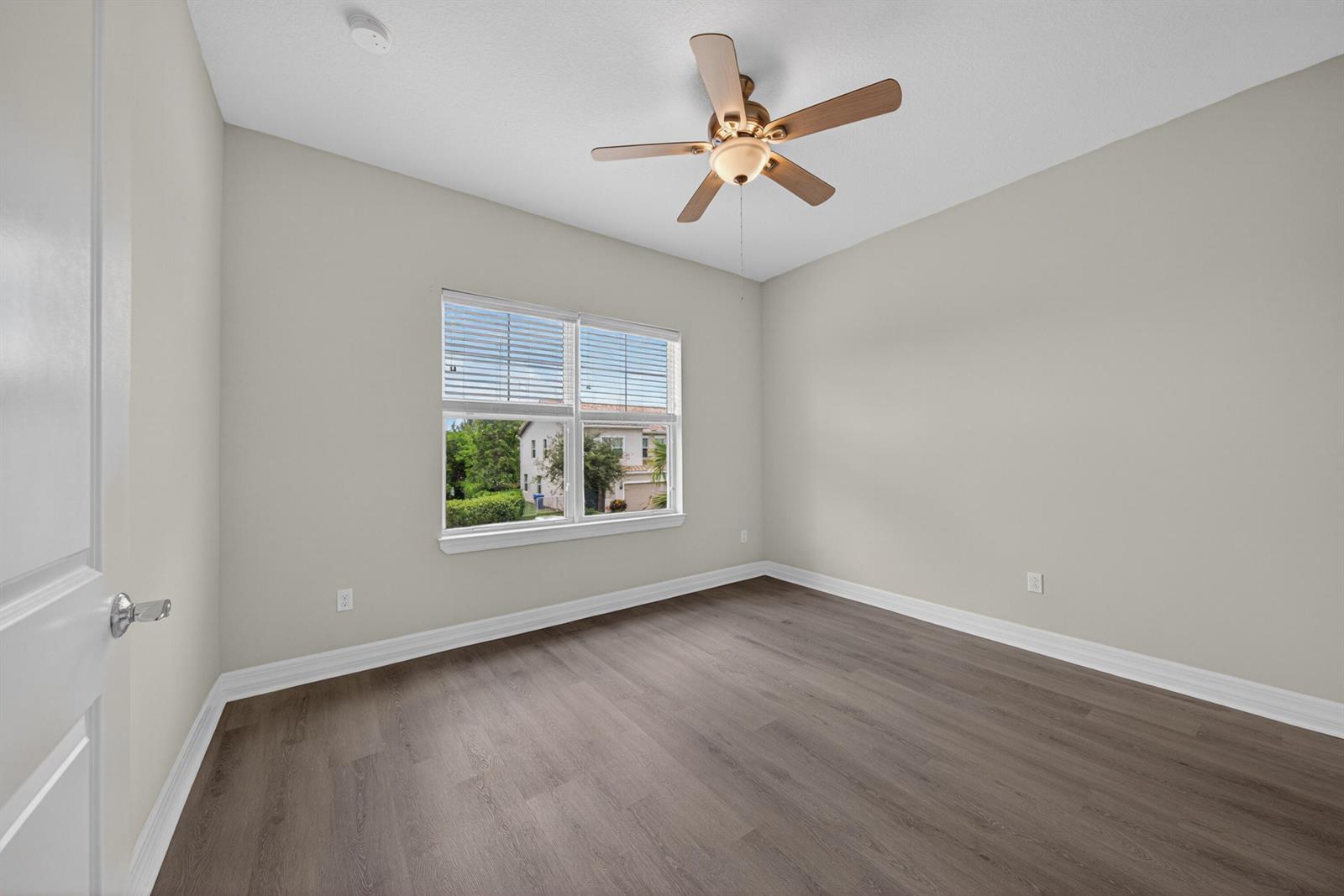 See details 4715 3 / 1776 sq. ft. $ 2026-06-04 0 Photo