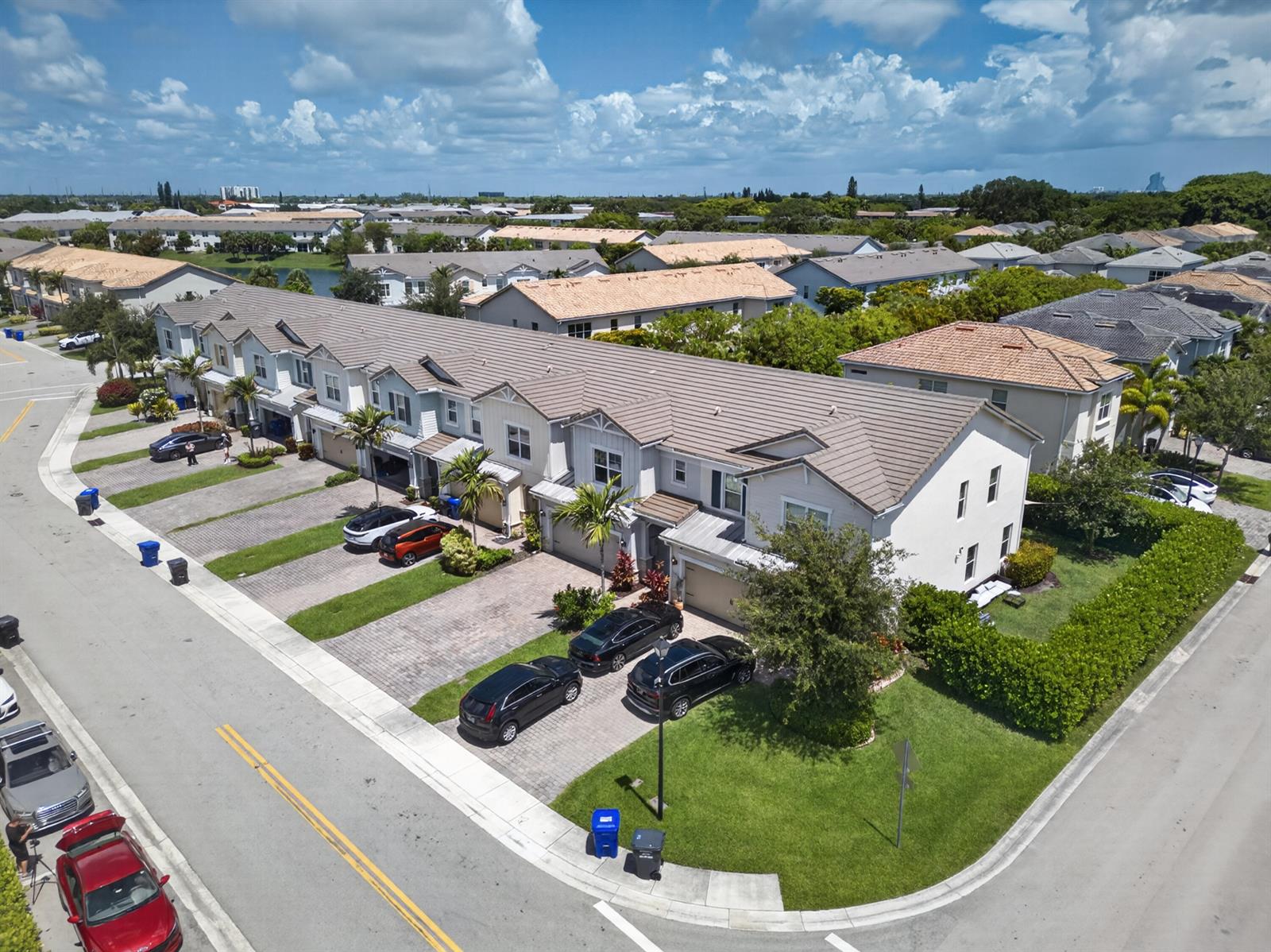 See details 4715 3 / 1776 sq. ft. $ 2026-06-04 0 Photo