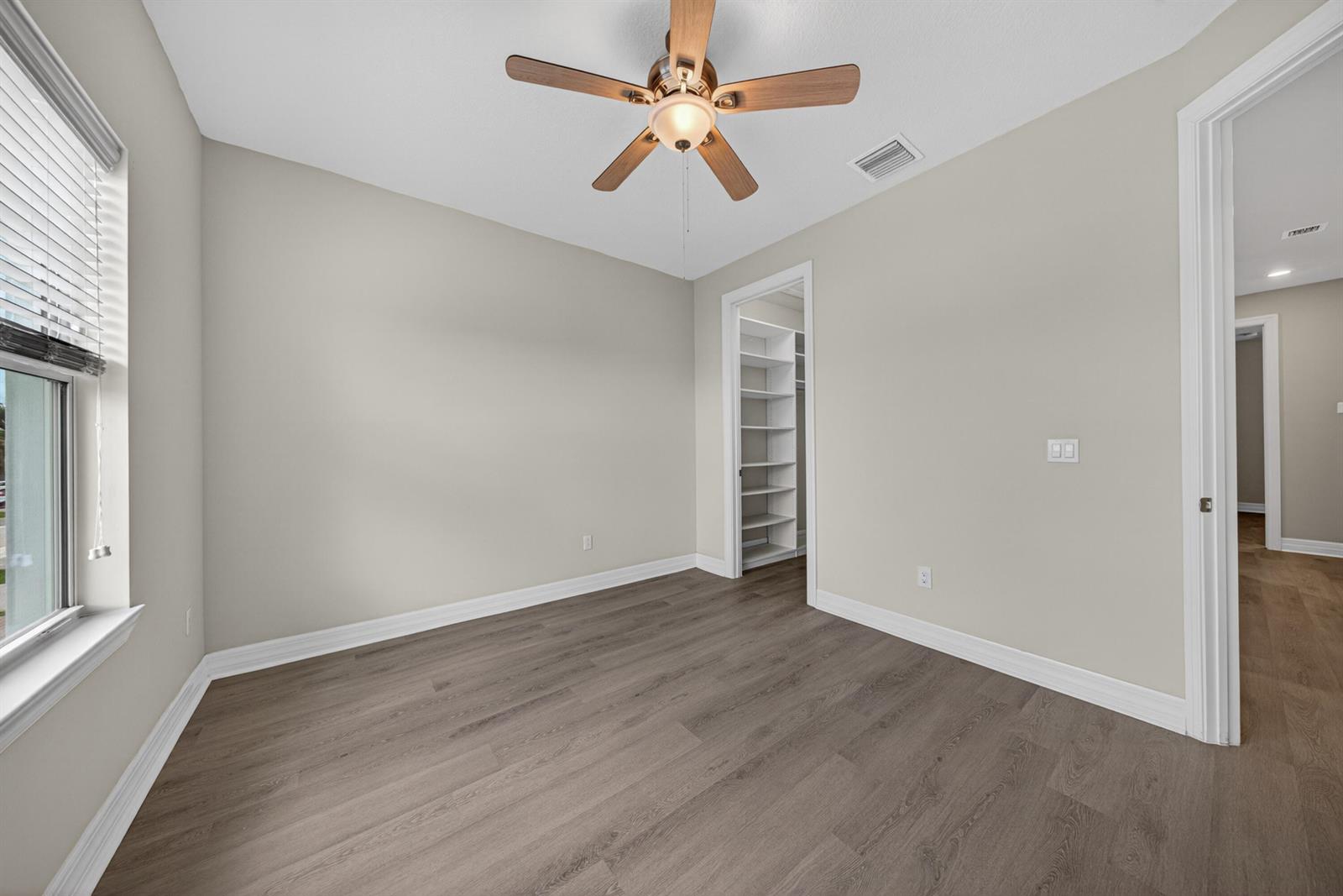 See details 4715 3 / 1776 sq. ft. $ 2026-06-04 0 Photo
