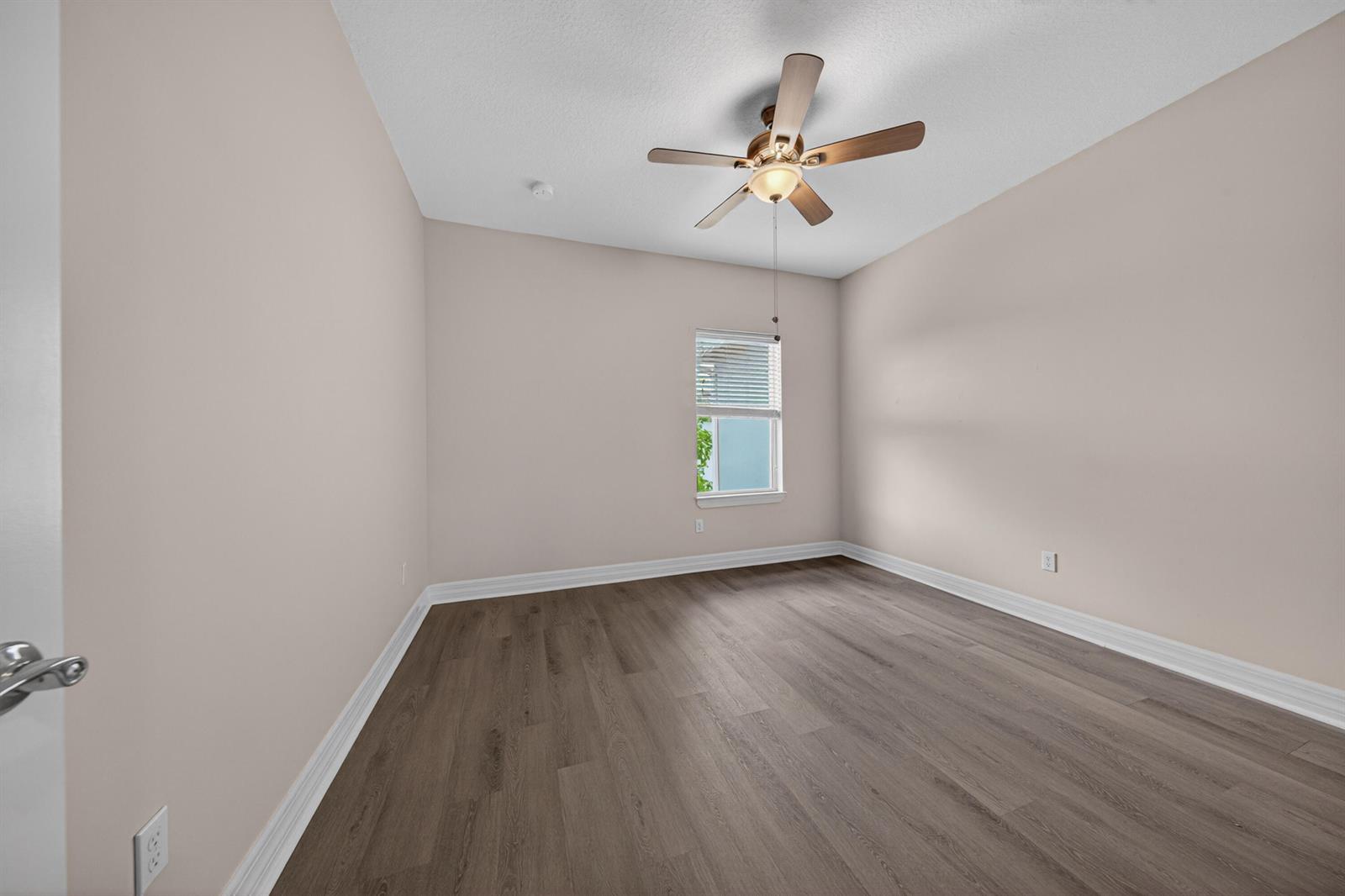 See details 4715 3 / 1776 sq. ft. $ 2026-06-04 0 Photo