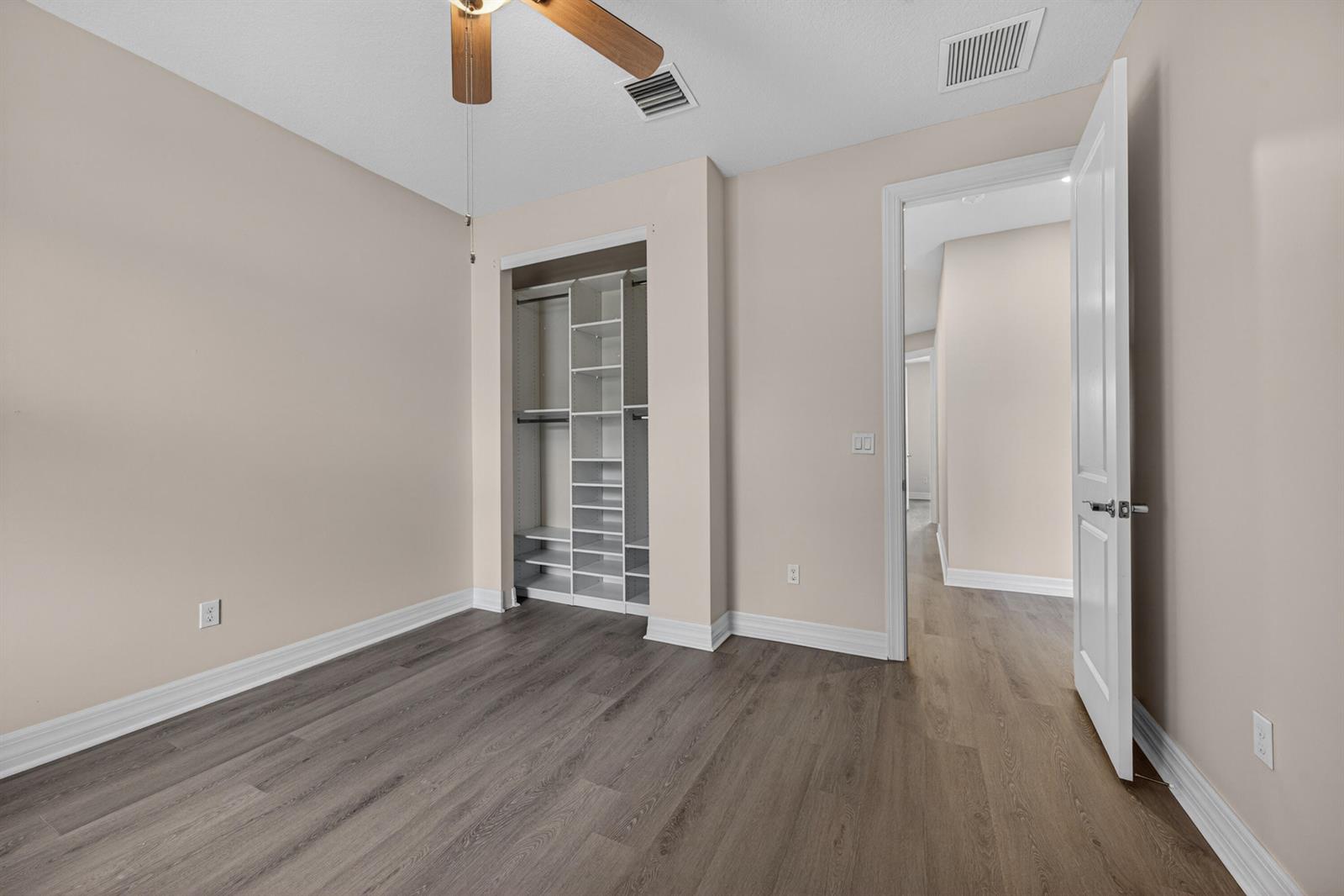 See details 4715 3 / 1776 sq. ft. $ 2026-06-04 0 Photo