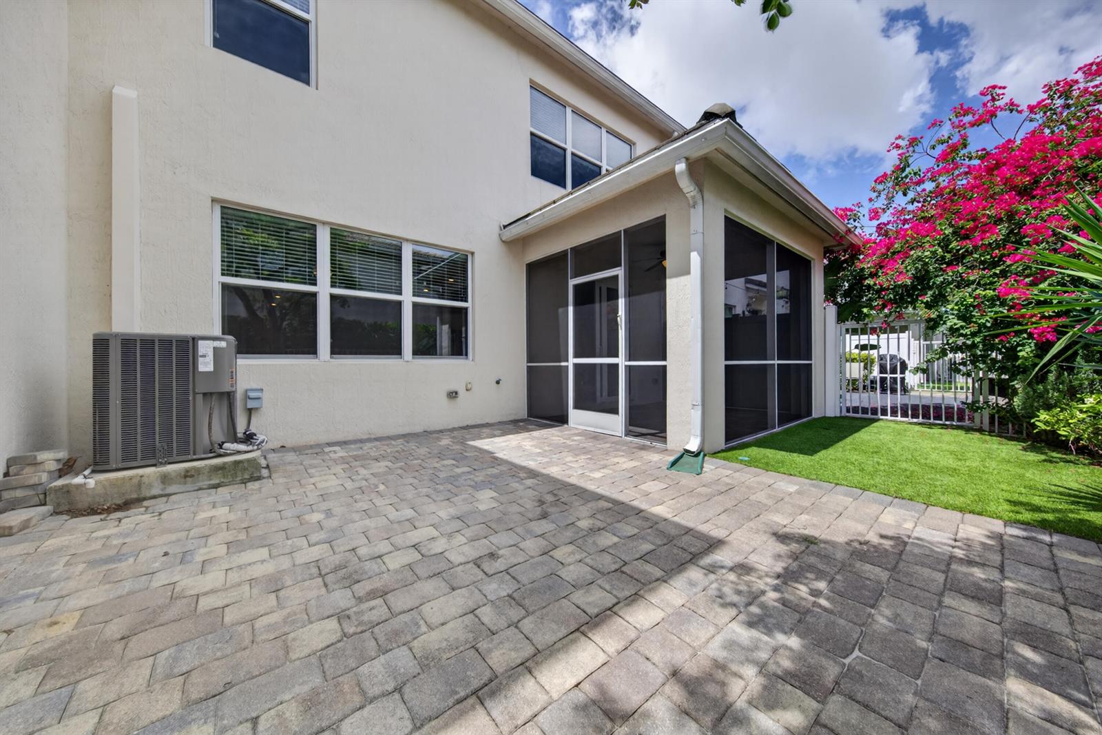 See details 4715 3 / 1776 sq. ft. $ 2026-06-04 0 Photo