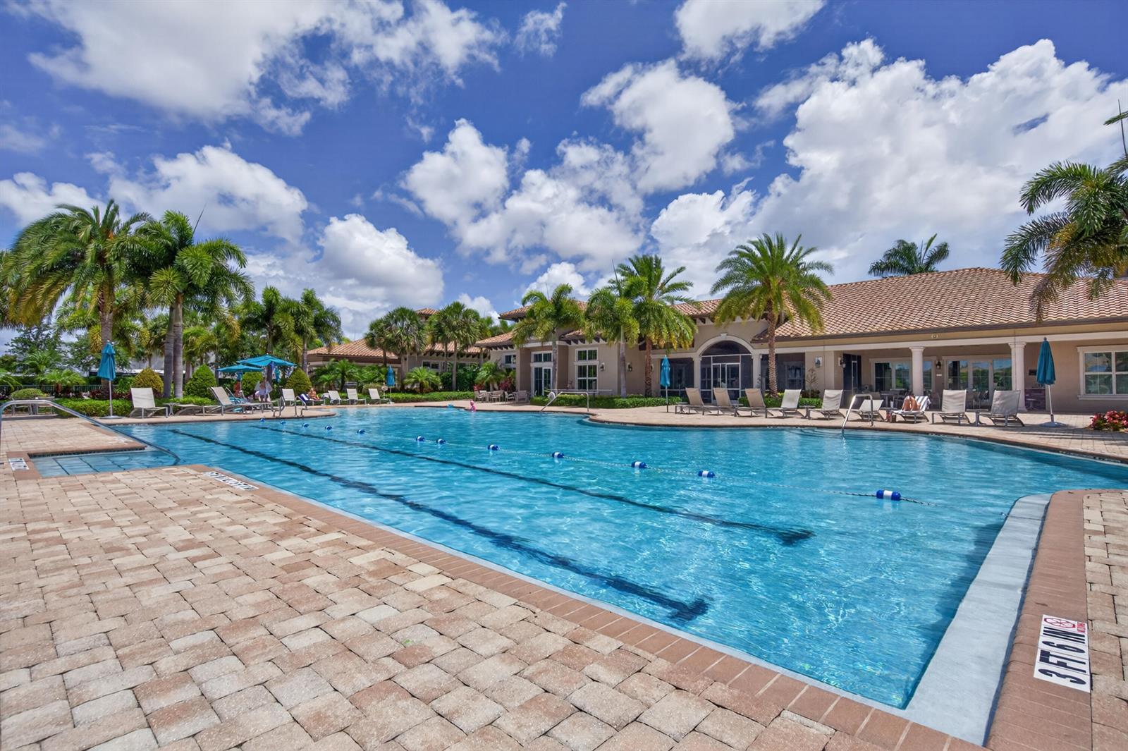See details 4715 3 / 1776 sq. ft. $ 2026-06-04 0 Photo
