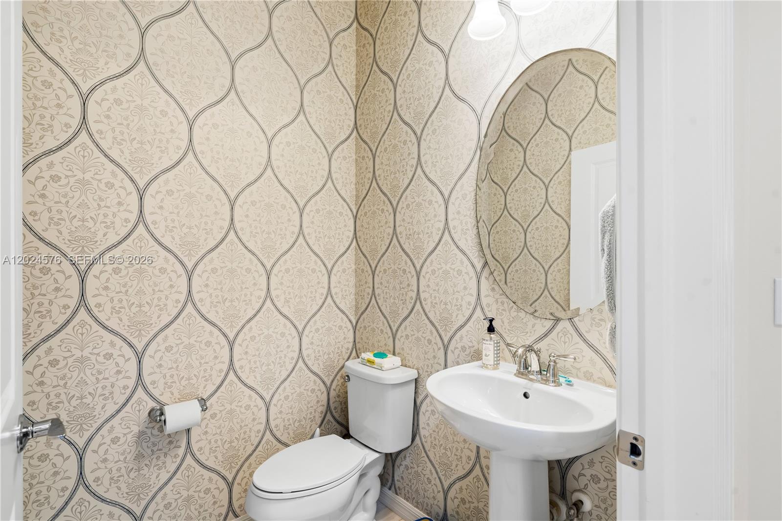 4325 3 / 3 2423 sq. ft. $ 2026-05-24 0 Photo