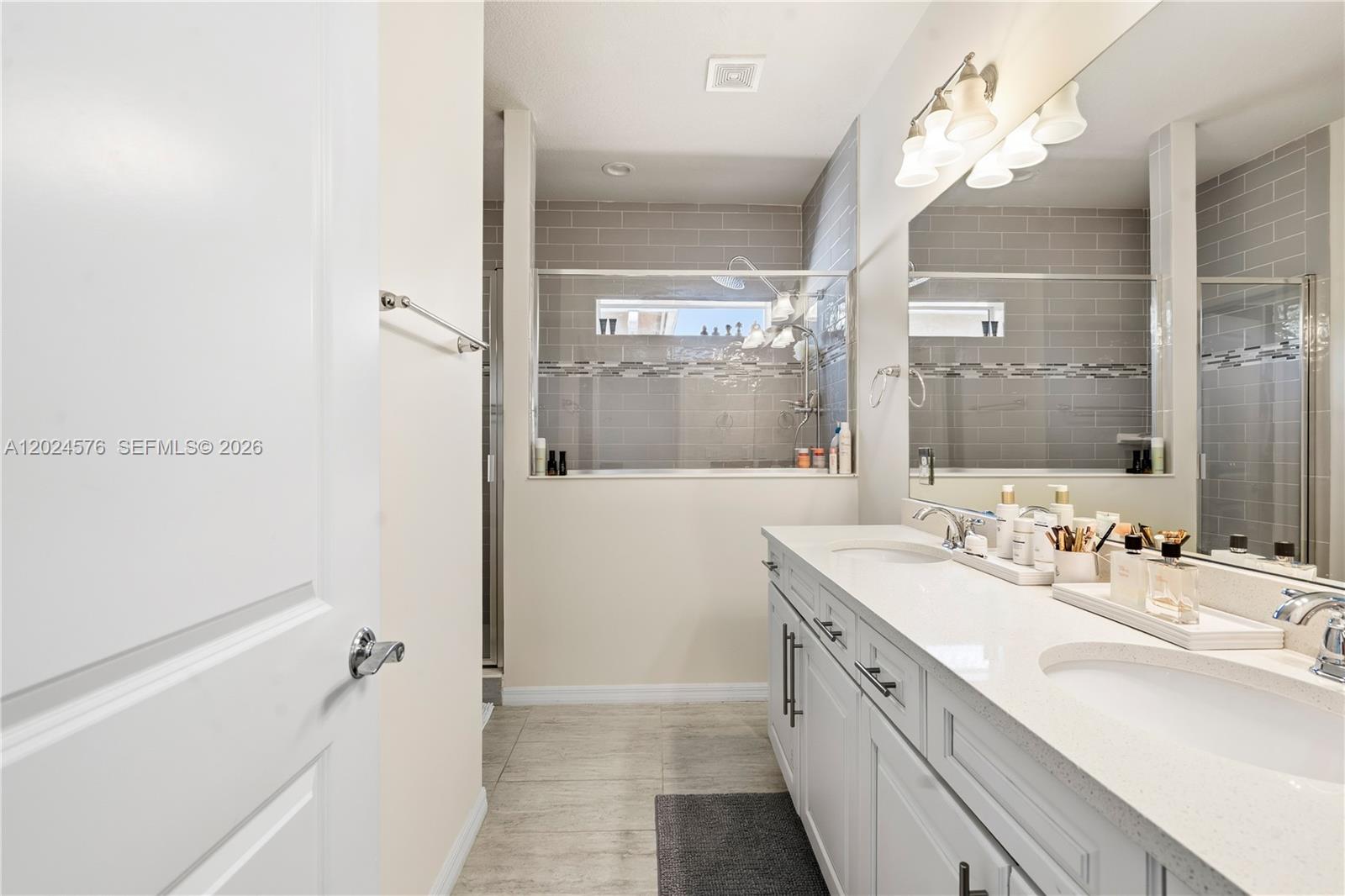 4325 3 / 3 2423 sq. ft. $ 2026-05-24 0 Photo