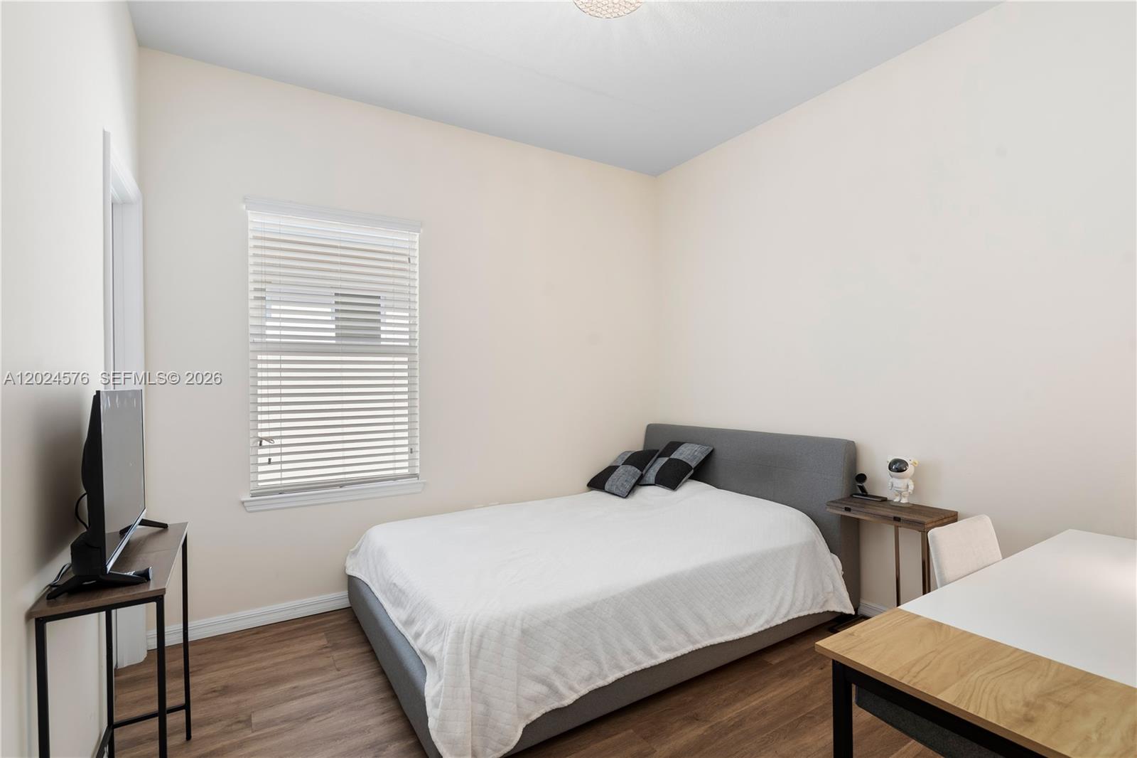 4325 3 / 3 2423 sq. ft. $ 2026-05-24 0 Photo