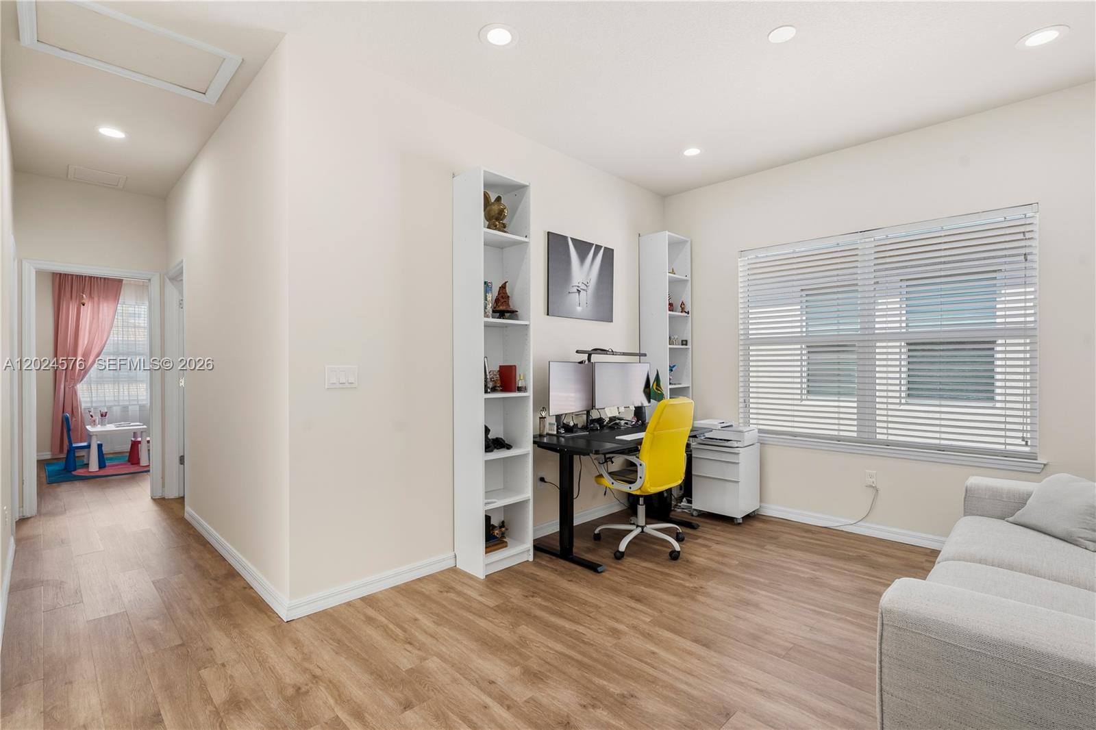4325 3 / 3 2423 sq. ft. $ 2026-05-24 0 Photo