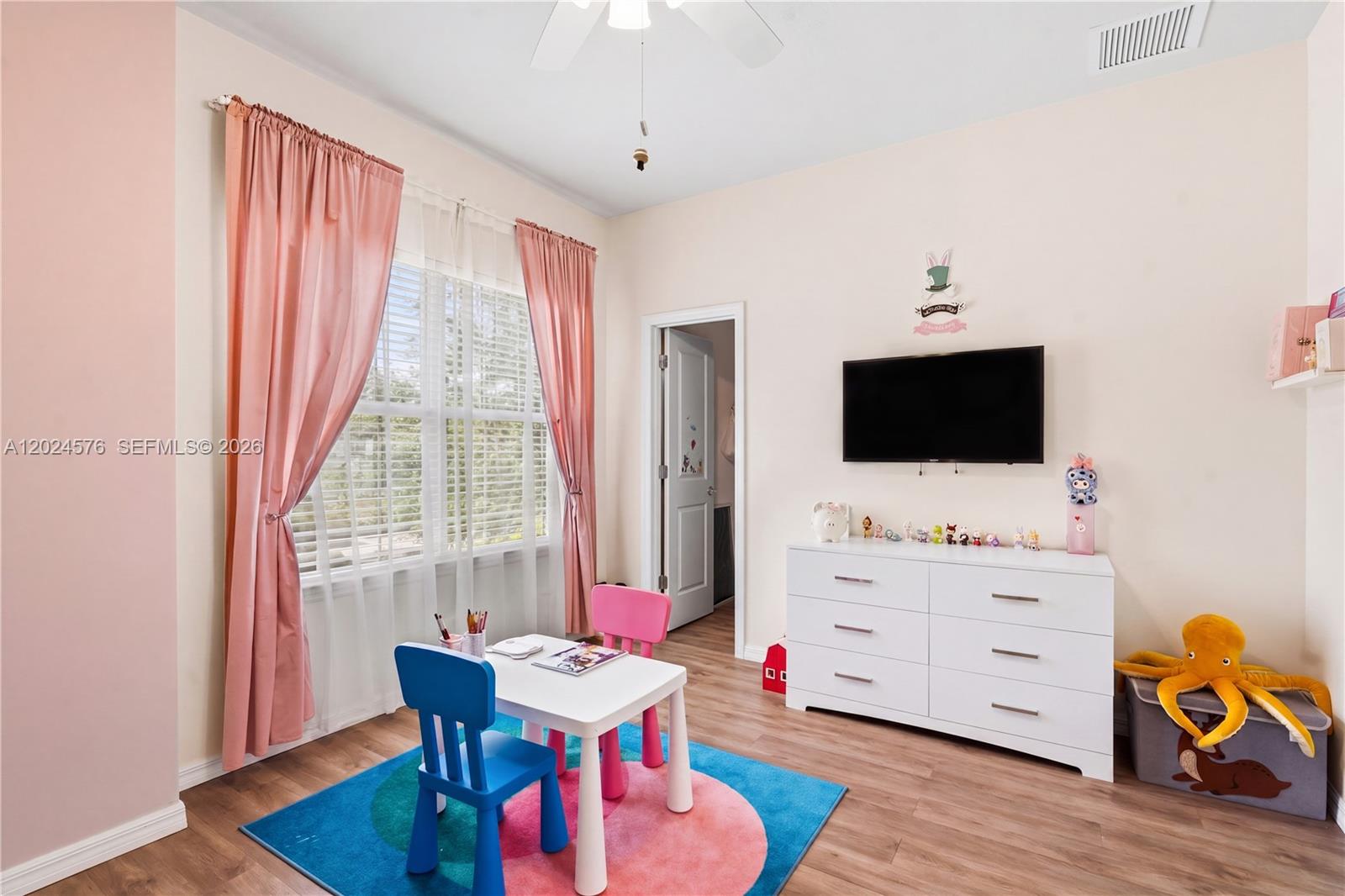 4325 3 / 3 2423 sq. ft. $ 2026-05-24 0 Photo