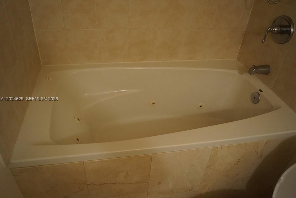 Photo of 801 Three Islands Blvd  #312, Hallandale Beach, Florida, 33009 - Jacuzzi