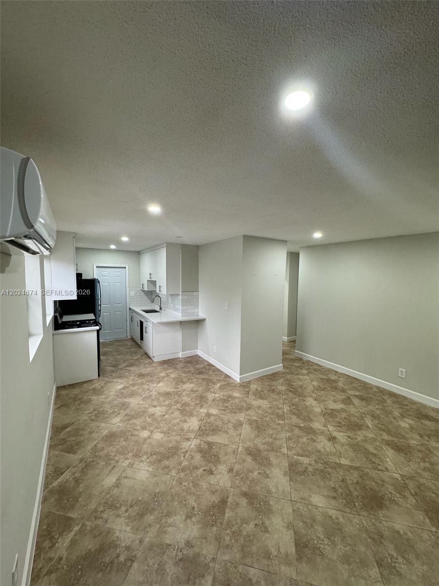   /  1737 sq. ft. $ 2026-08-28 0 foto