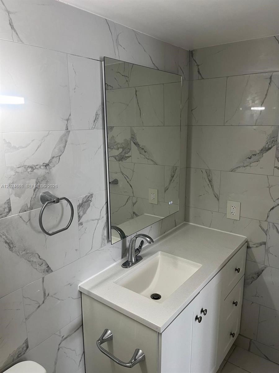Photo of 3701 Country Club Dr  #902, Aventura, Florida, 33180 - 