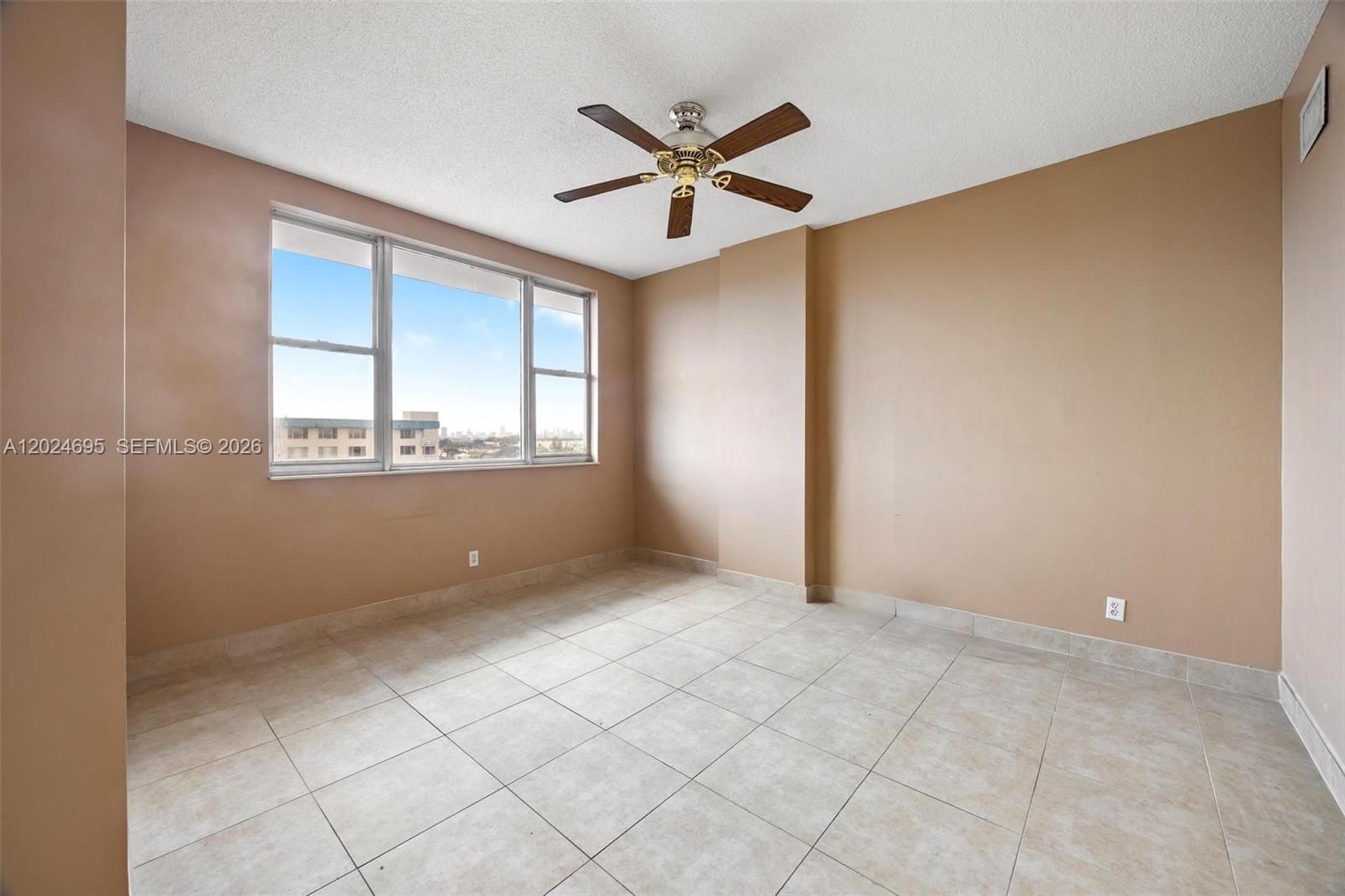 Ver detalles 1016 2 / 2 1132 sq. ft. $ 2026-05-25 0 foto
