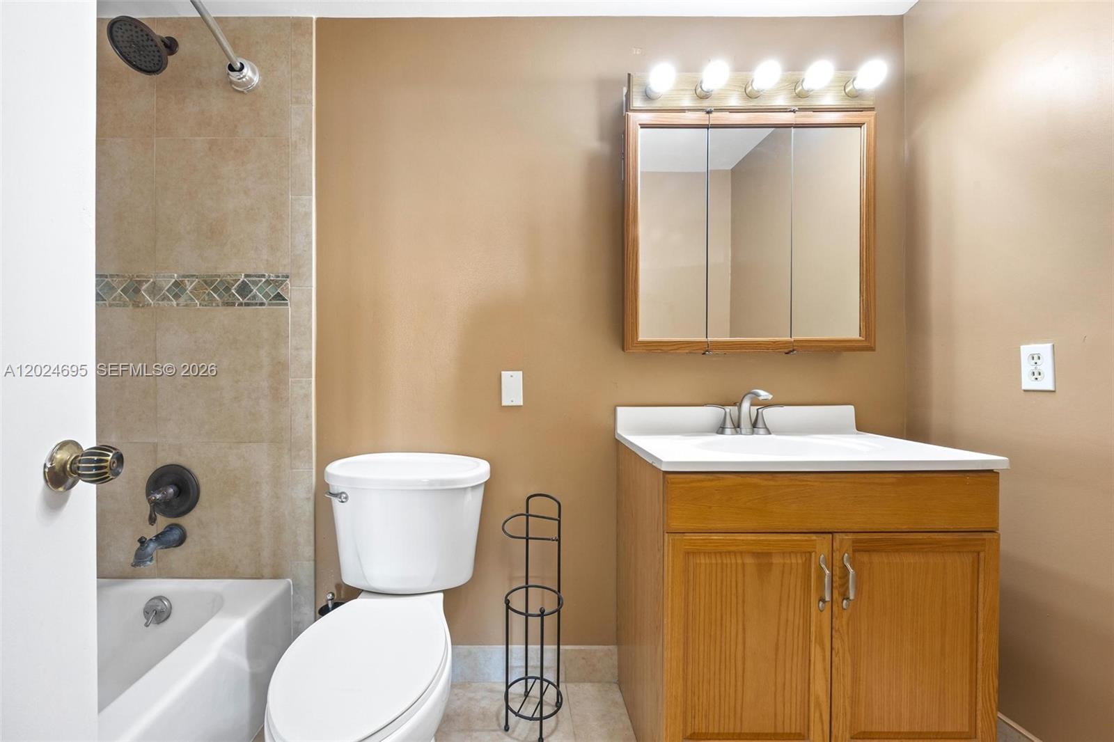 Ver detalles 1016 2 / 2 1132 sq. ft. $ 2026-05-25 0 foto