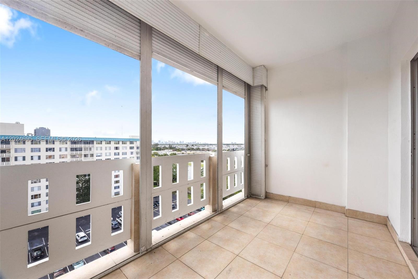 Ver detalles 1016 2 / 2 1132 sq. ft. $ 2026-05-25 0 foto