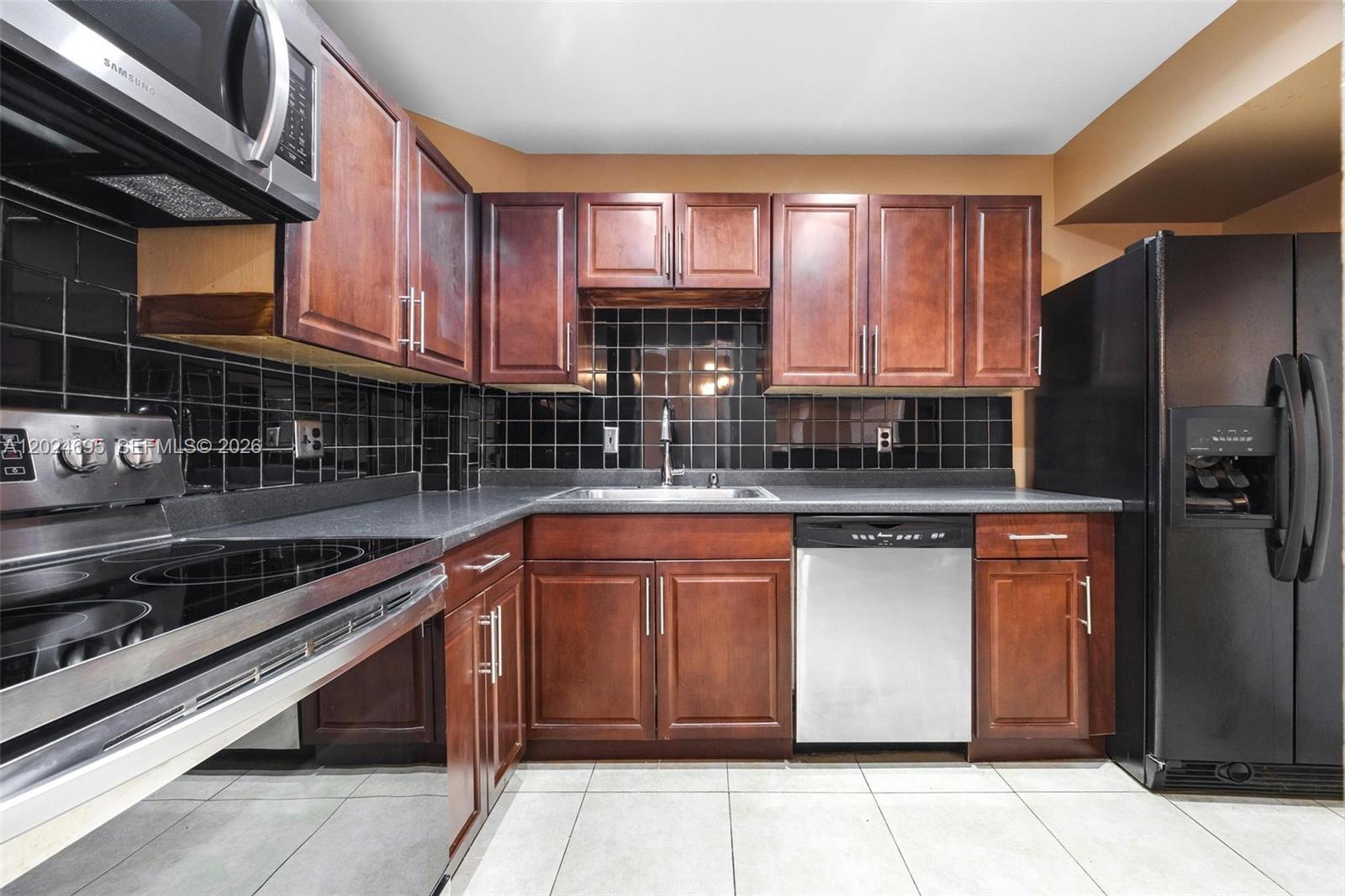 Ver detalles 1016 2 / 2 1132 sq. ft. $ 2026-05-25 0 foto