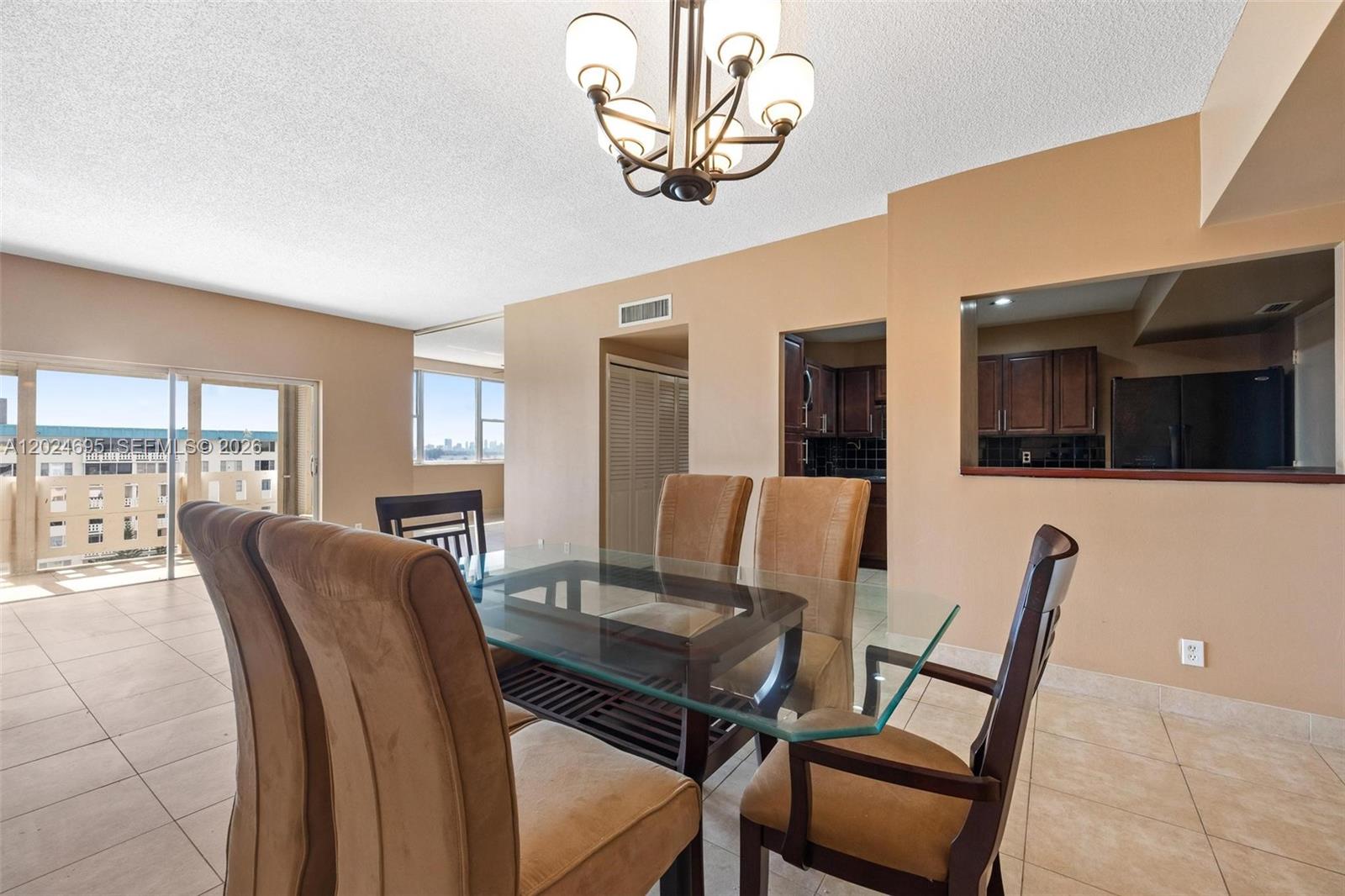 Ver detalles 1016 2 / 2 1132 sq. ft. $ 2026-05-25 0 foto