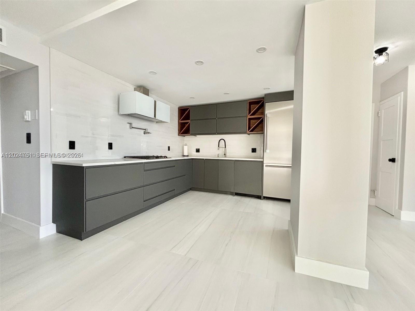 Photo of 2030 Ocean Dr  #806, Hallandale Beach, Florida, 33009 - 