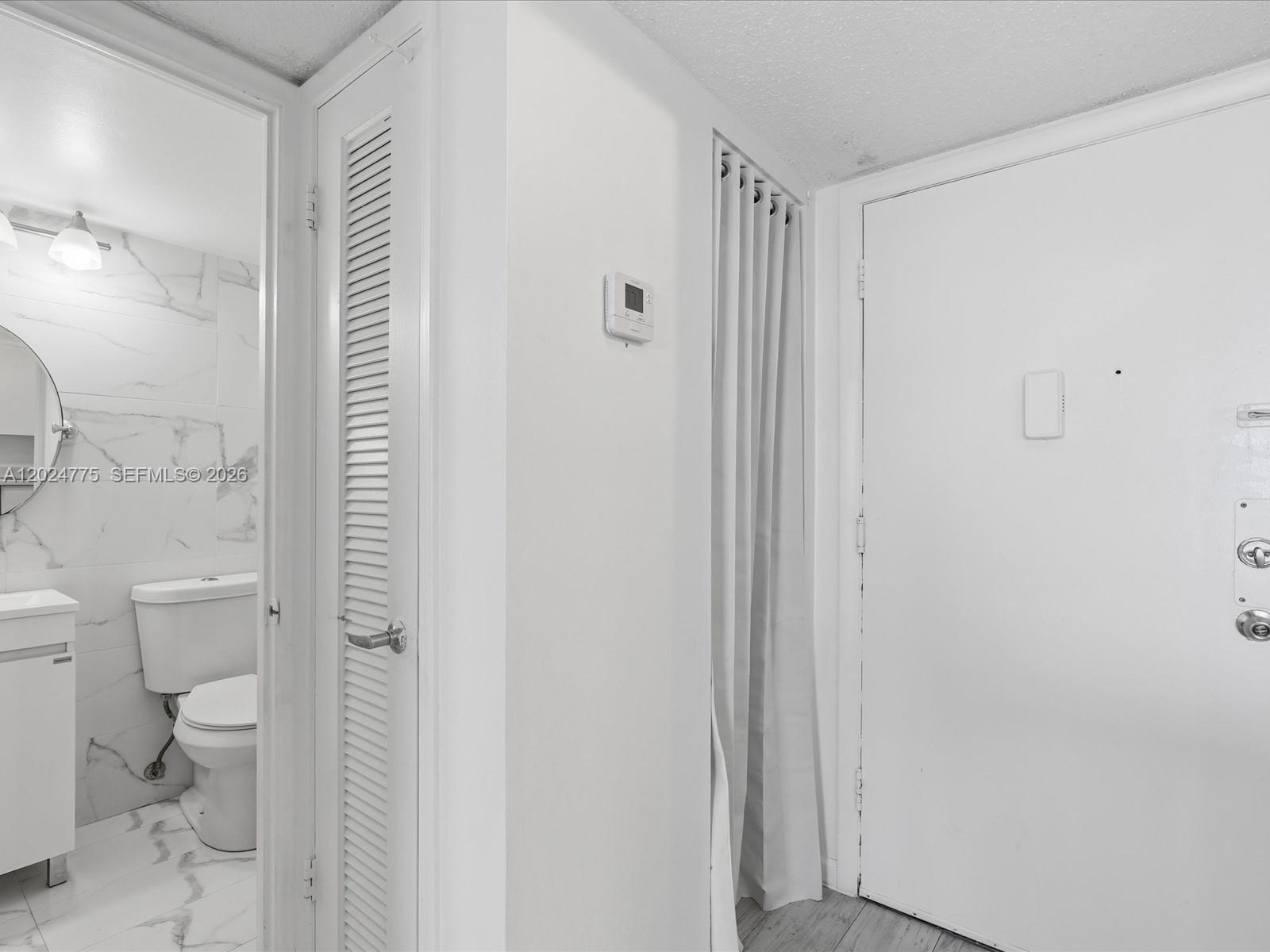 Photo of 1817 Ocean Dr  #918, Hallandale Beach, Florida, 33009 - Half Bathroom