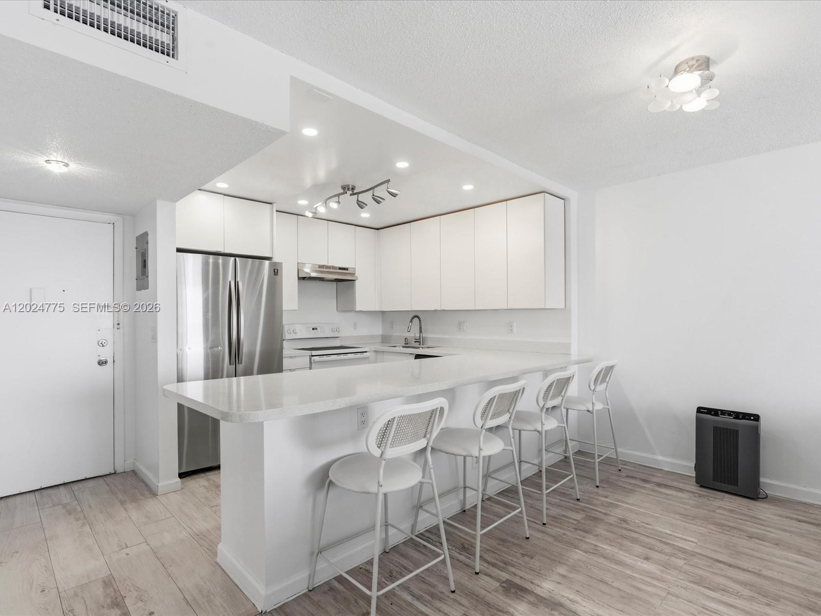 Photo of 1817 Ocean Dr  #918, Hallandale Beach, Florida, 33009 - Open Kitchen