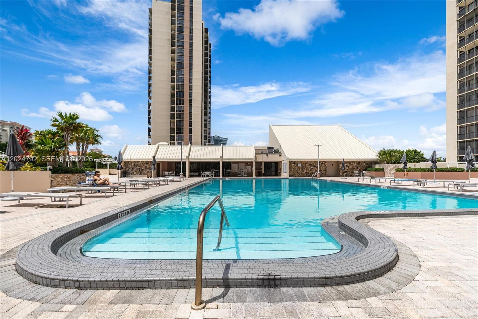 Photo of 20301 Country Club Dr  #825, Aventura, Florida, 33180 - 